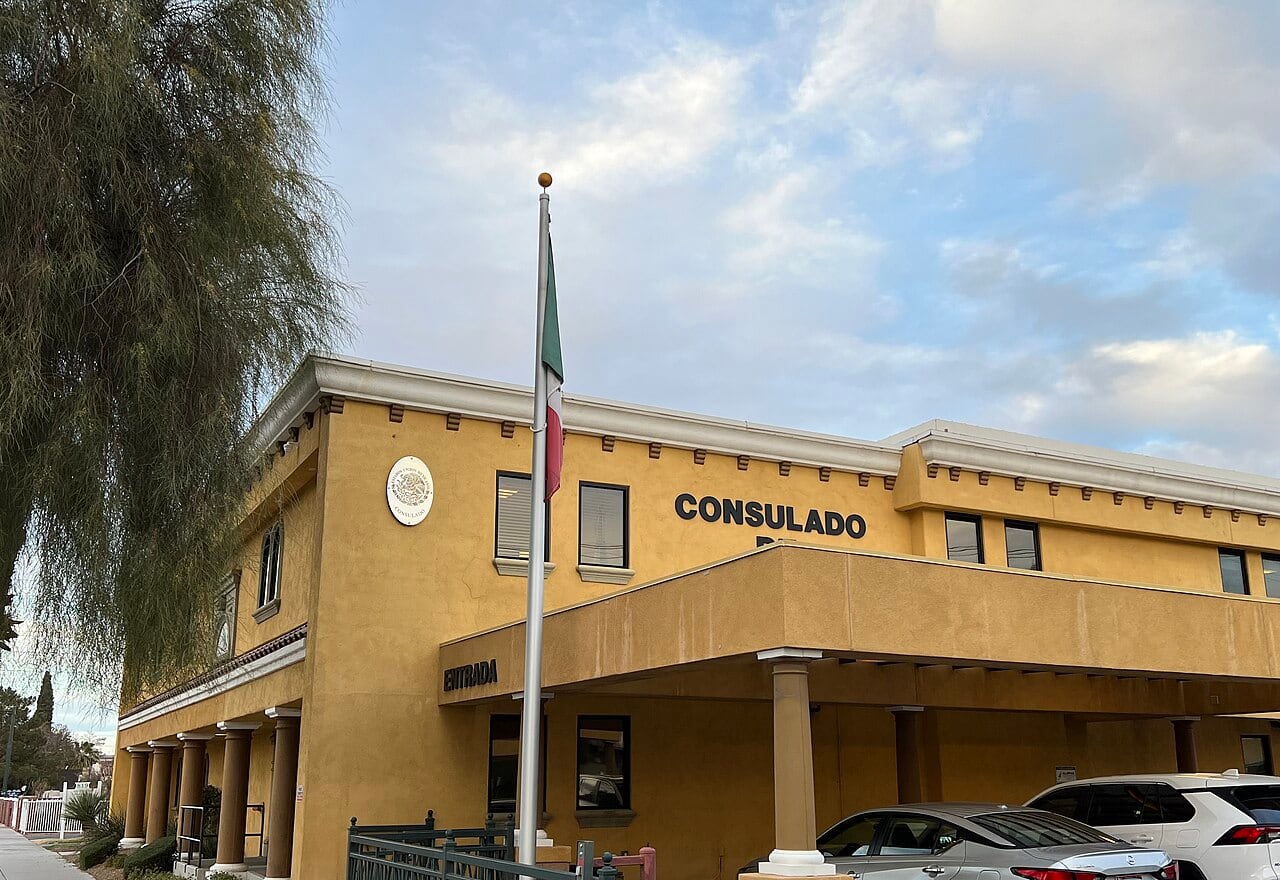 El Consulado de México en EE.UU. ofrece servicios de salud, documentos y protección consular (Aquintero82)