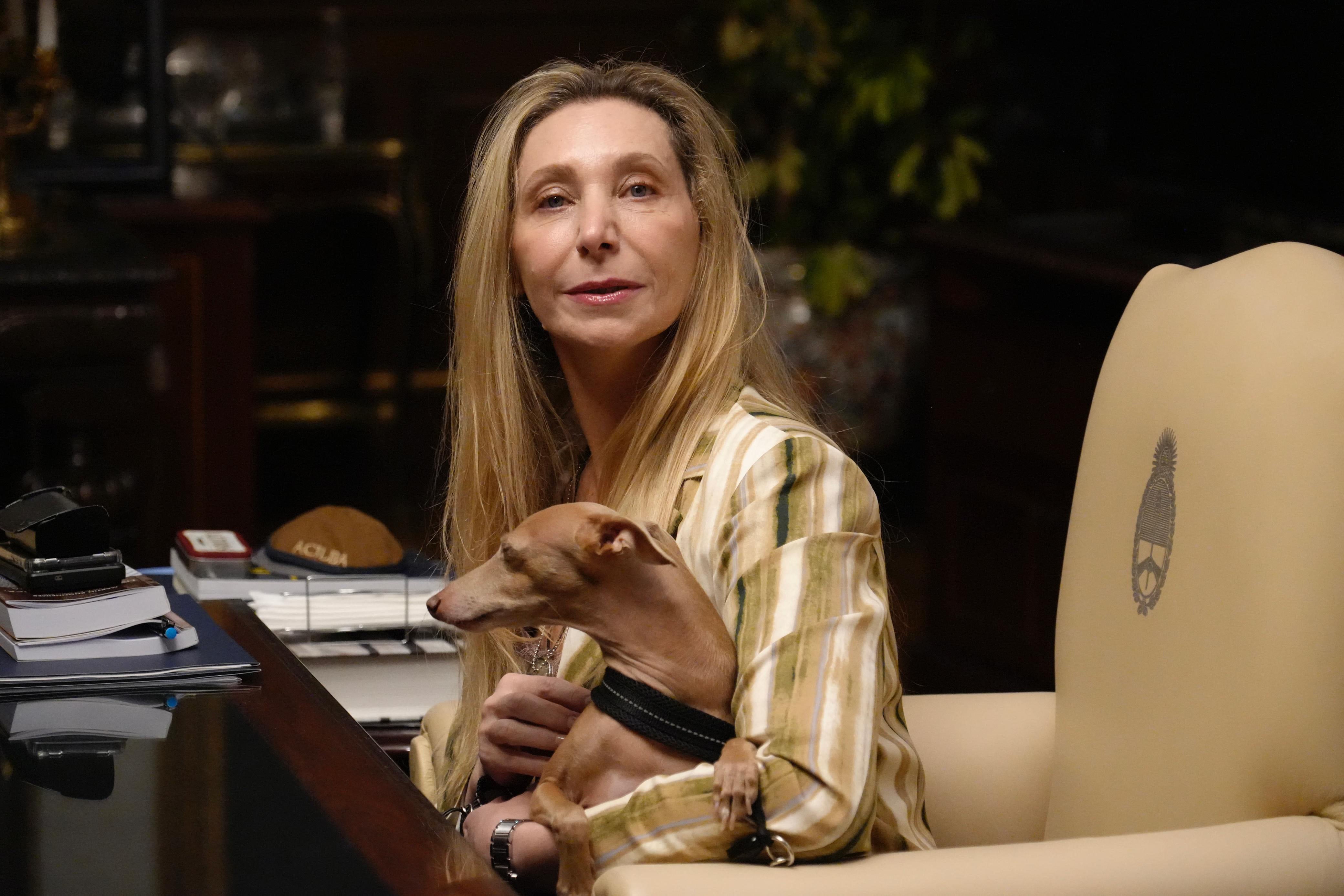 Karina Milei en el despacho presidencial