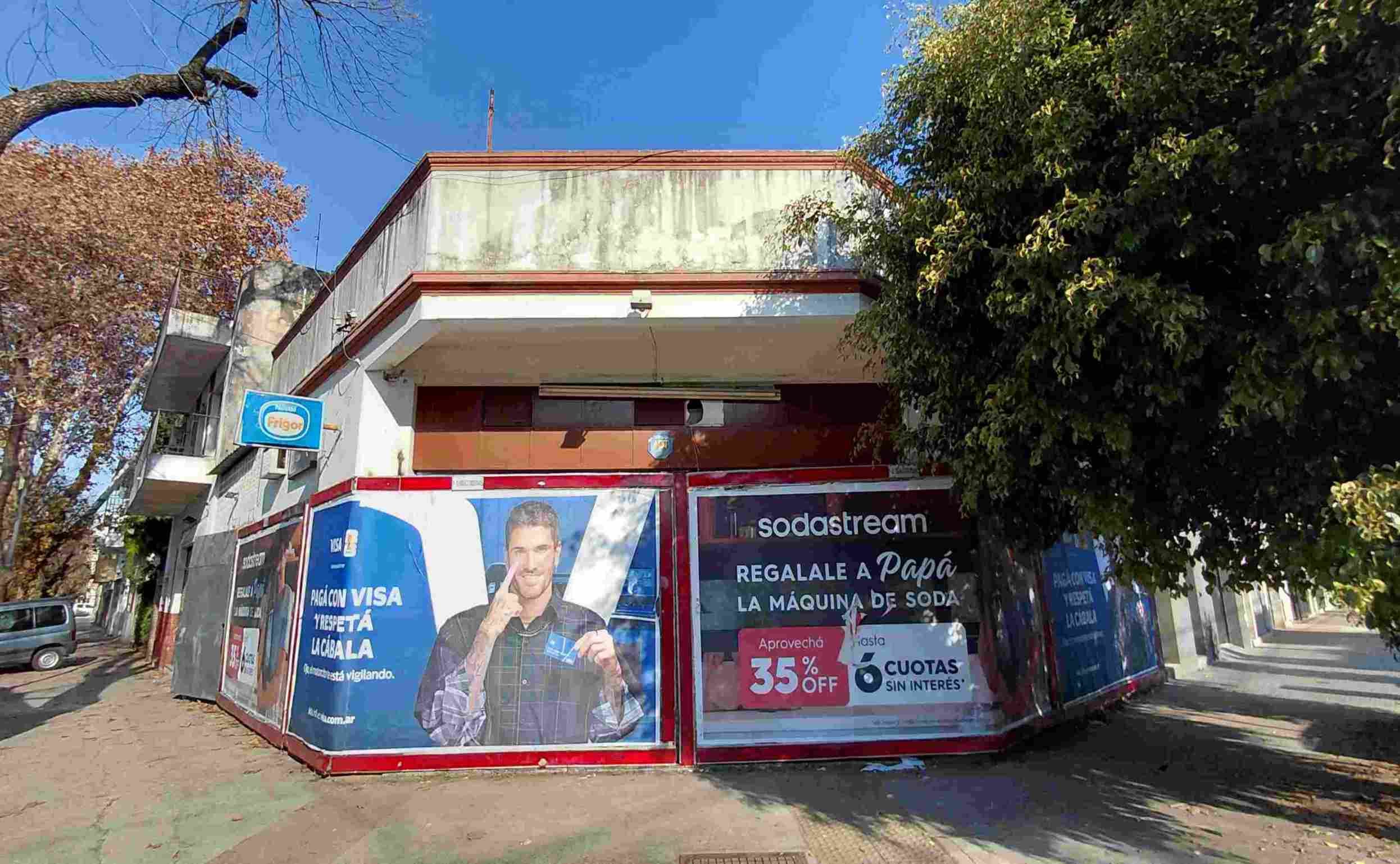 Así se ve la vivienda familiar que se encuentra sobre la calle Santa Tome 5102, esquina Cervantes, Monte Castro