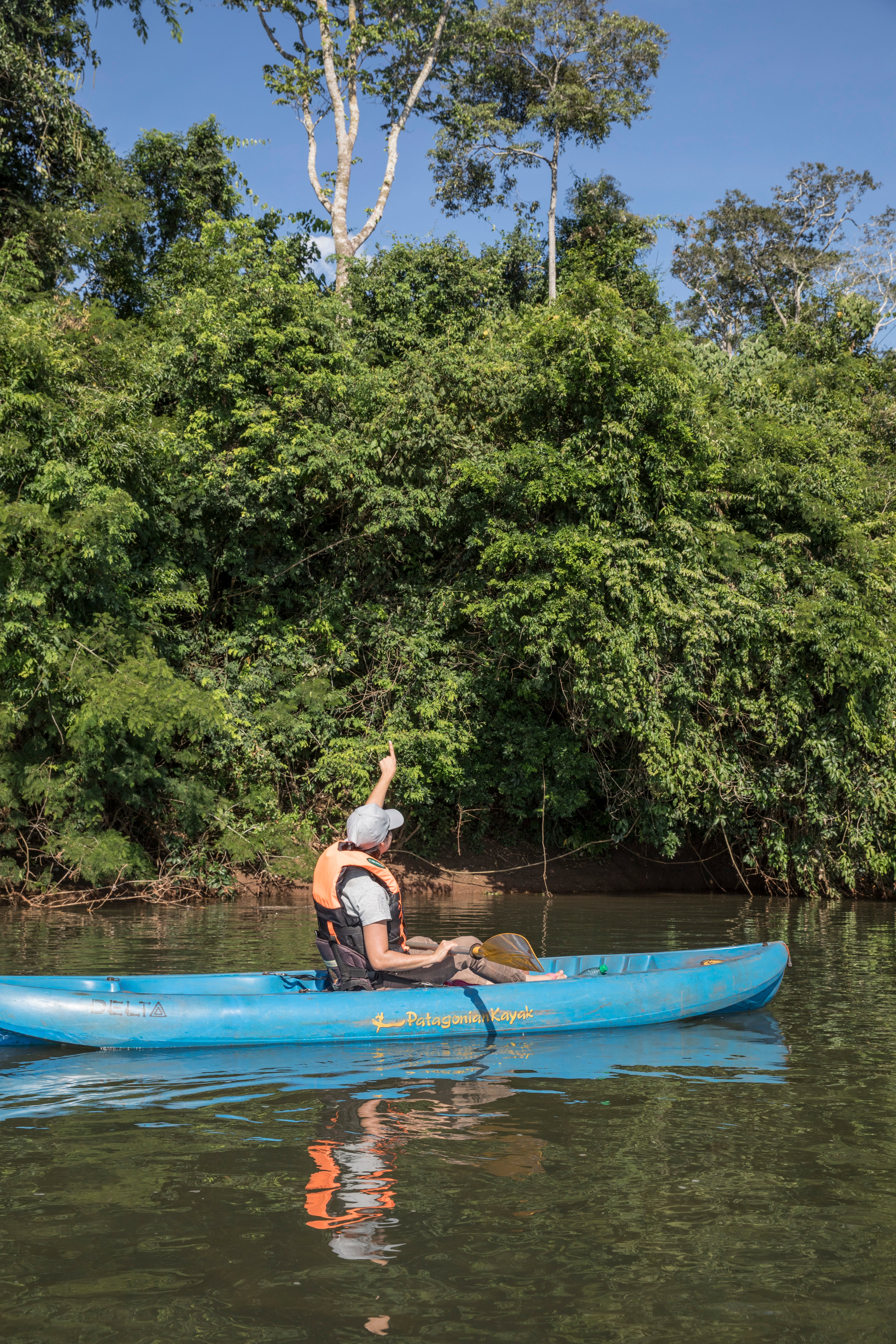 Paseo en kayak por la reserva del Ecolodge Surucuá.