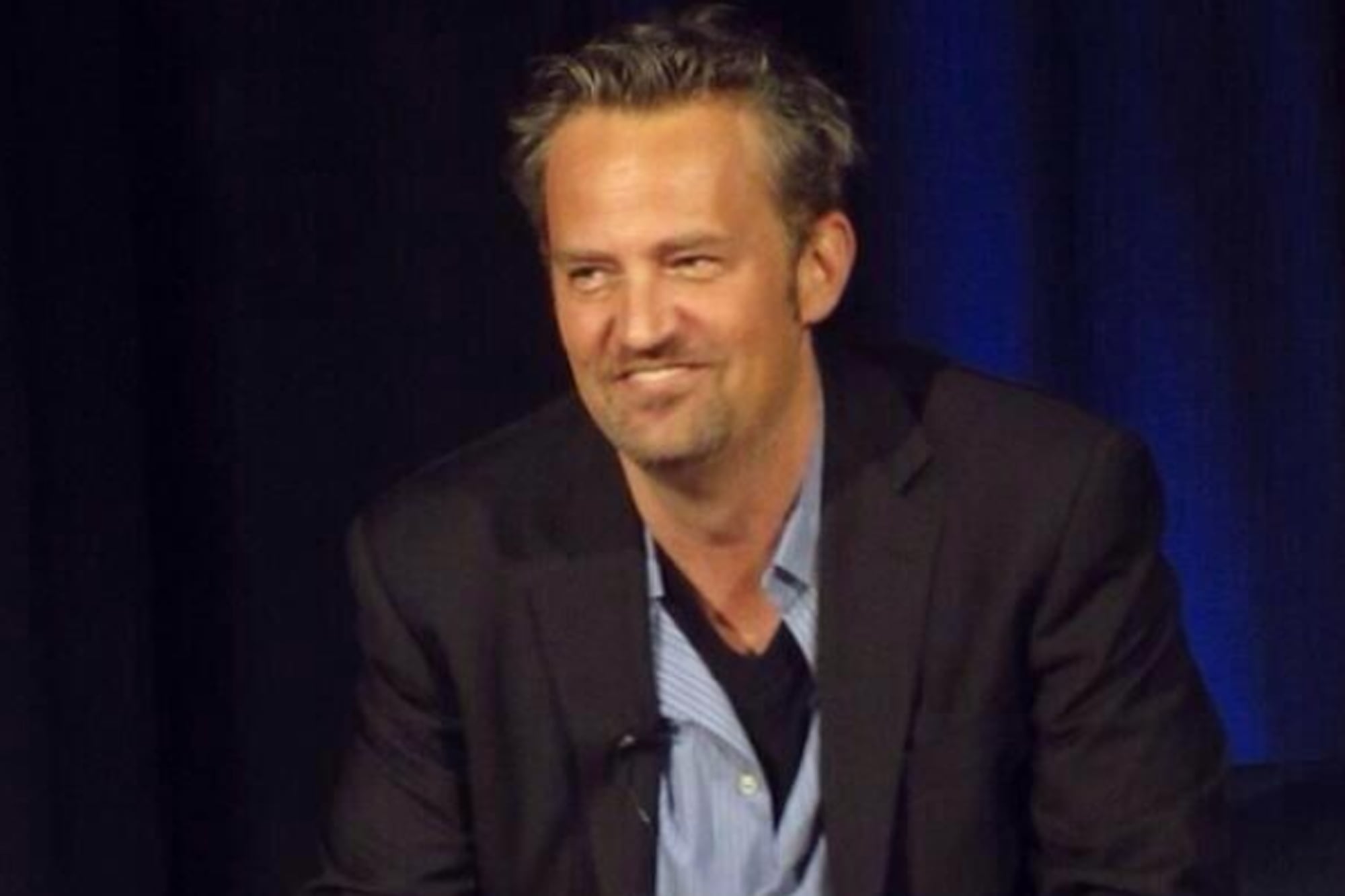 Netflix estrena docuserie sobre Matthew Perry; su hermana revela gastos en adicción