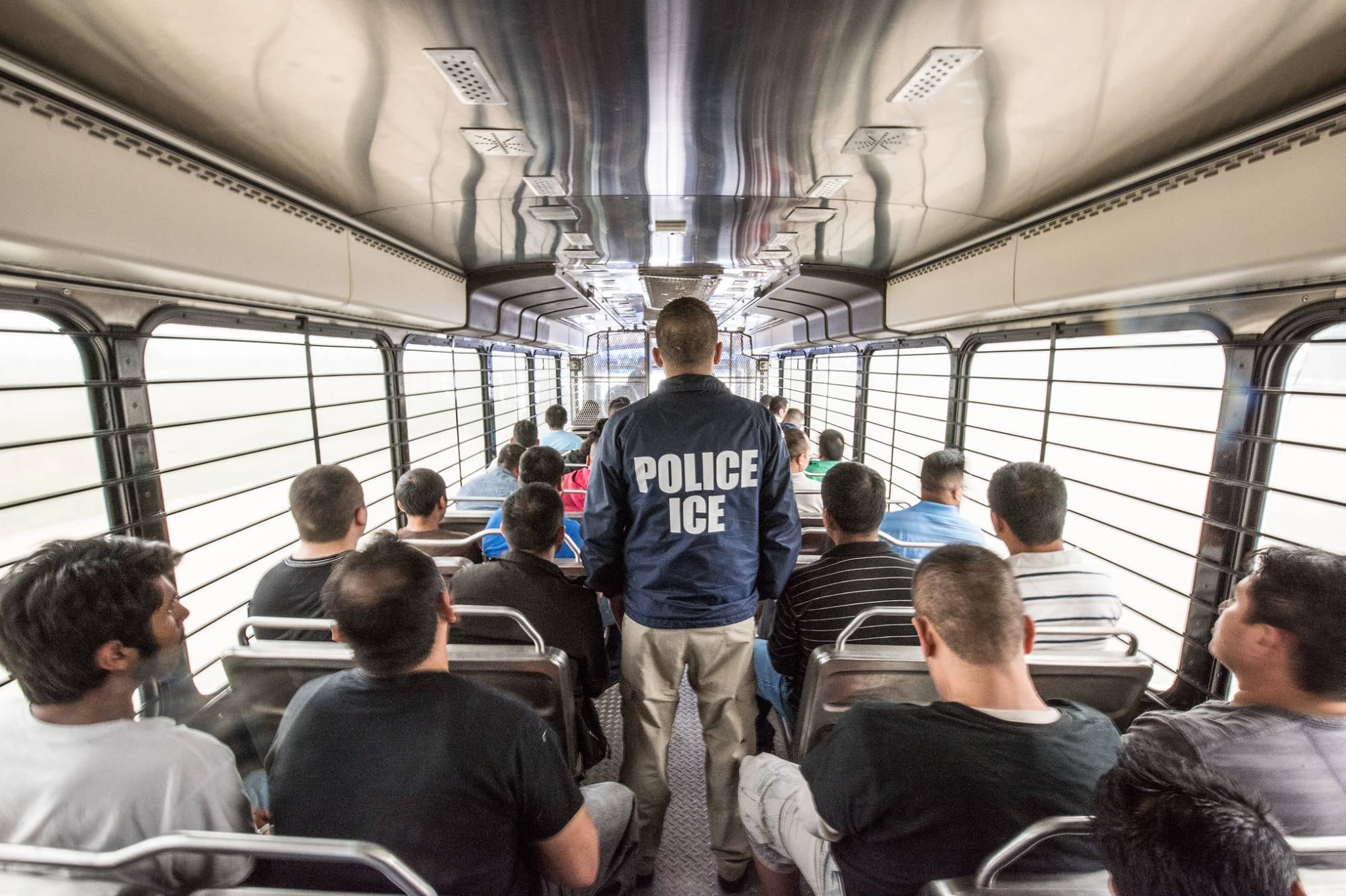 Deportaciones en EE.UU.: las cifras actualizadas de los inmigrantes expulsados en 2025, según el DHS