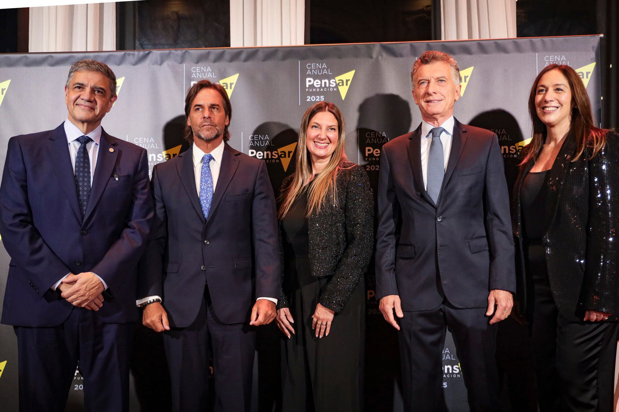 Cena en la Fundación Pensar
Jorge Macri, Luis Lacalle Pou, Silvia Lospennato, Mauricio Macri y María Eugenia Vidal