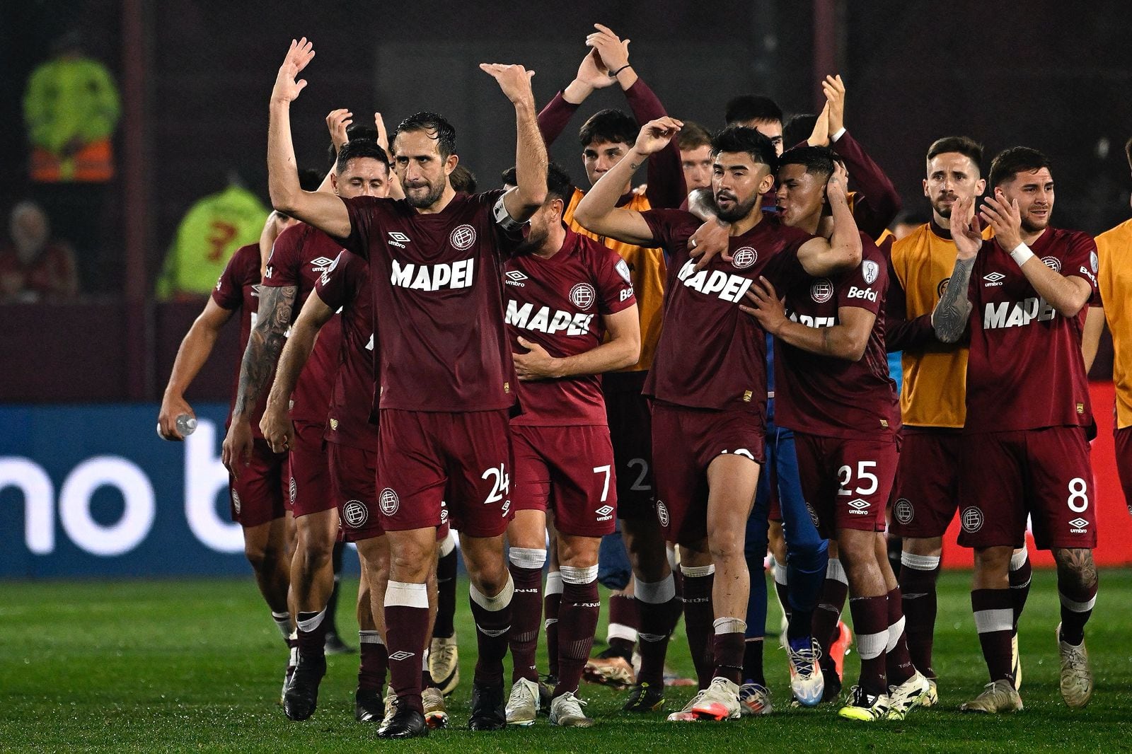 Lanús se presenta ante su gente tras el título de la Copa Sudamericana logrado el último sábado