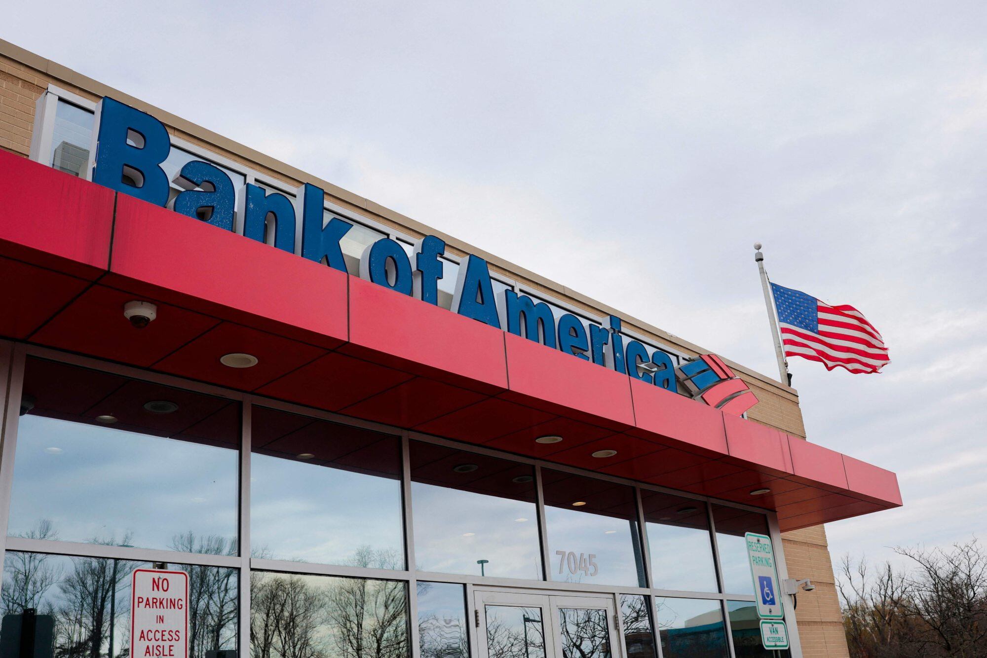 La mayoría de los bancos comerciales, como Bank of America, JPMorgan Chase y Wells Fargo, permanecerán cerrados durante el Memorial Day el próximo 25 de mayo