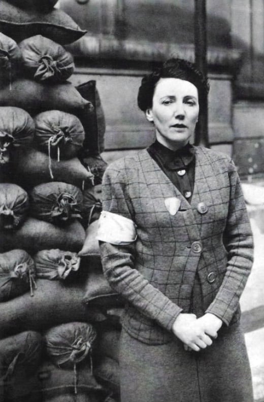 Marga d'Andurain en 1939, cuando trabajó como chófer de químicos en el servicio de defensa parisino (Foto: Cautiva en Arabia)