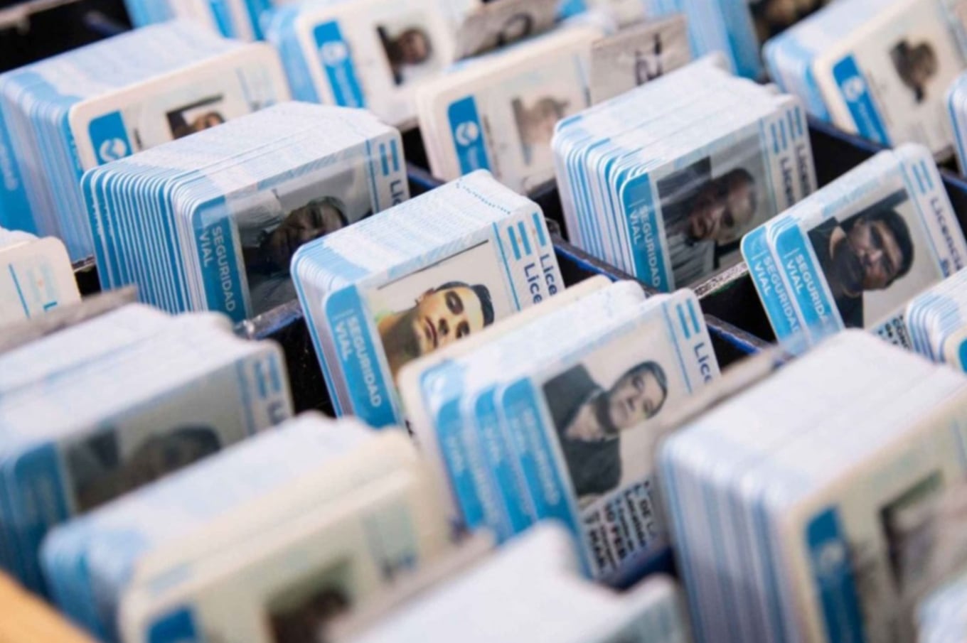 La licencia de conducir en formato físico continúa siendo válida (siempre y cuando esté vigente)