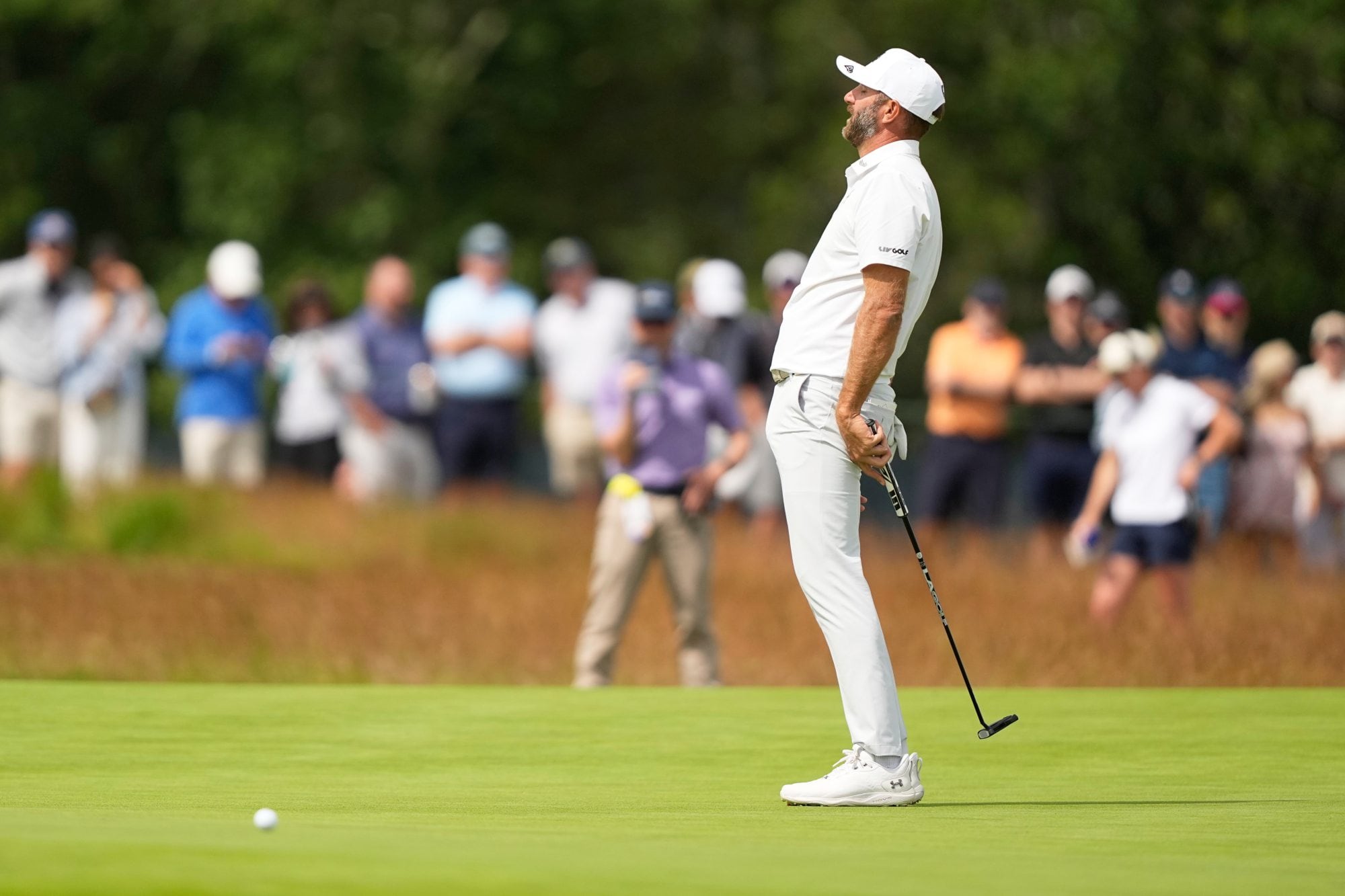 Dustin Johnson no la pasó bien en la segunda vuelta del US Open