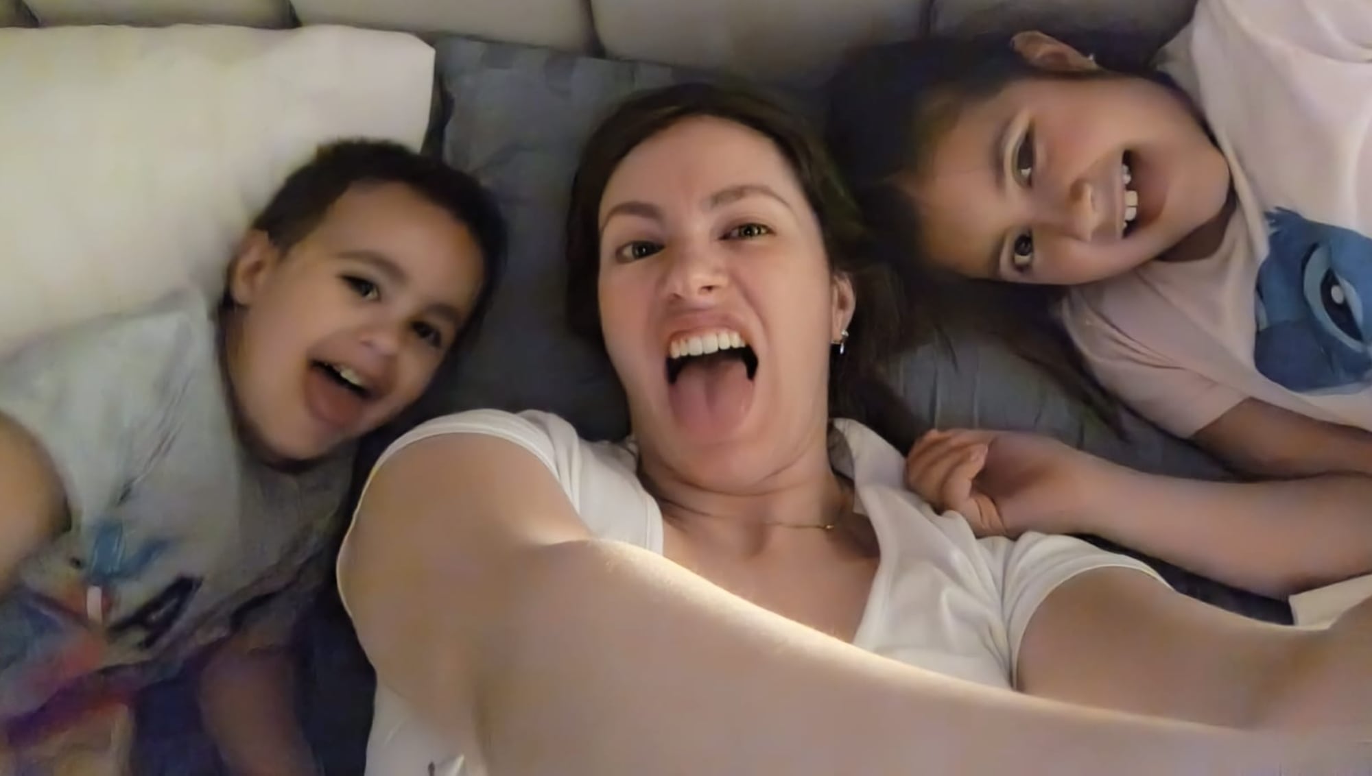 En todo ese camino, afirma que se aferró, sobre todo, a sus hijos. Agostina, de 10 años, y Santino, de 4, fueron y siguen siendo el motor que la empujó a no dudar en hacer todo lo que tenía que hacer.