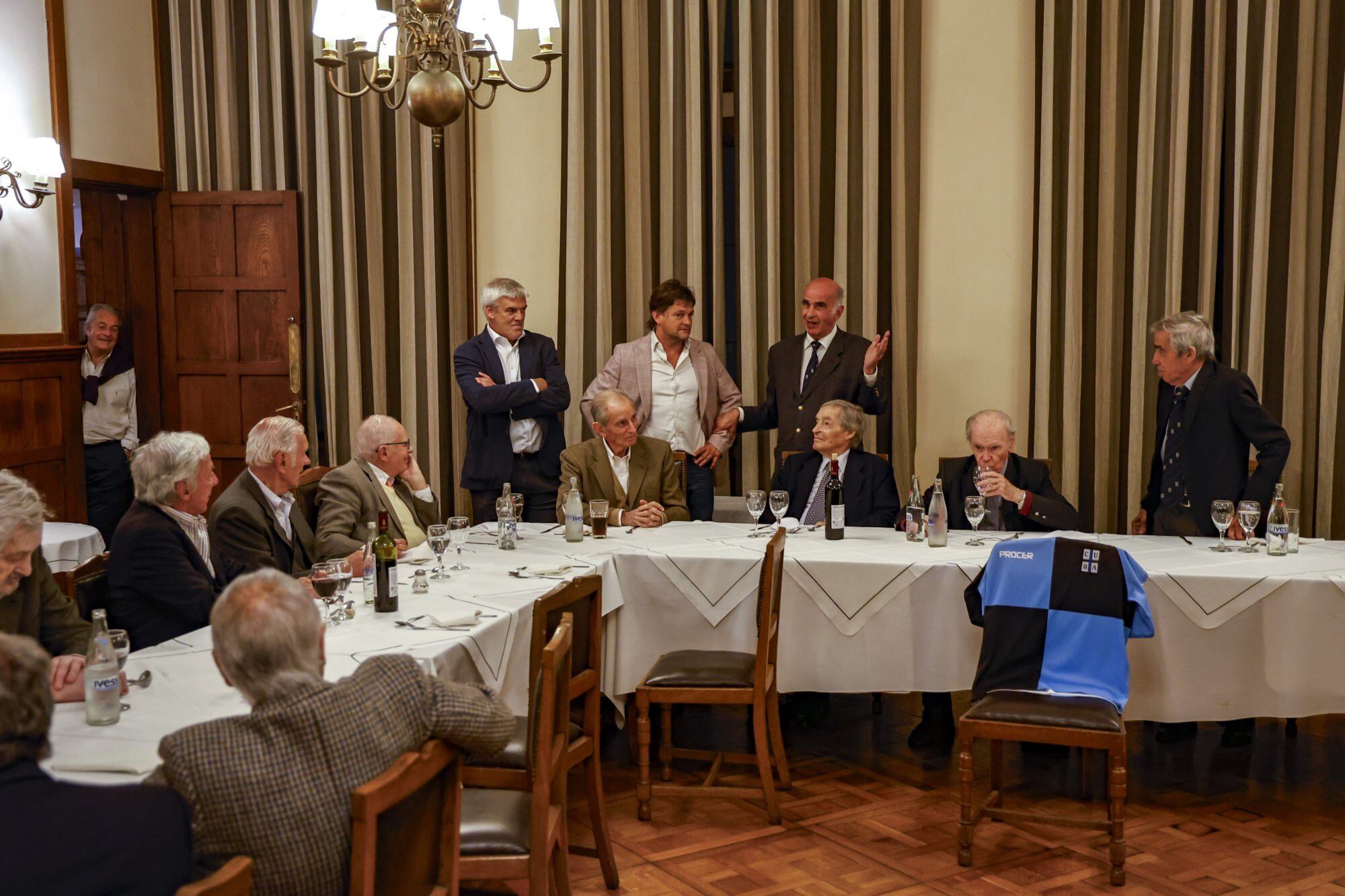 Reunión exjugadores de rugby al cumplirse 60 años desde la fecha en que salieron campeonas todas las categorías del club