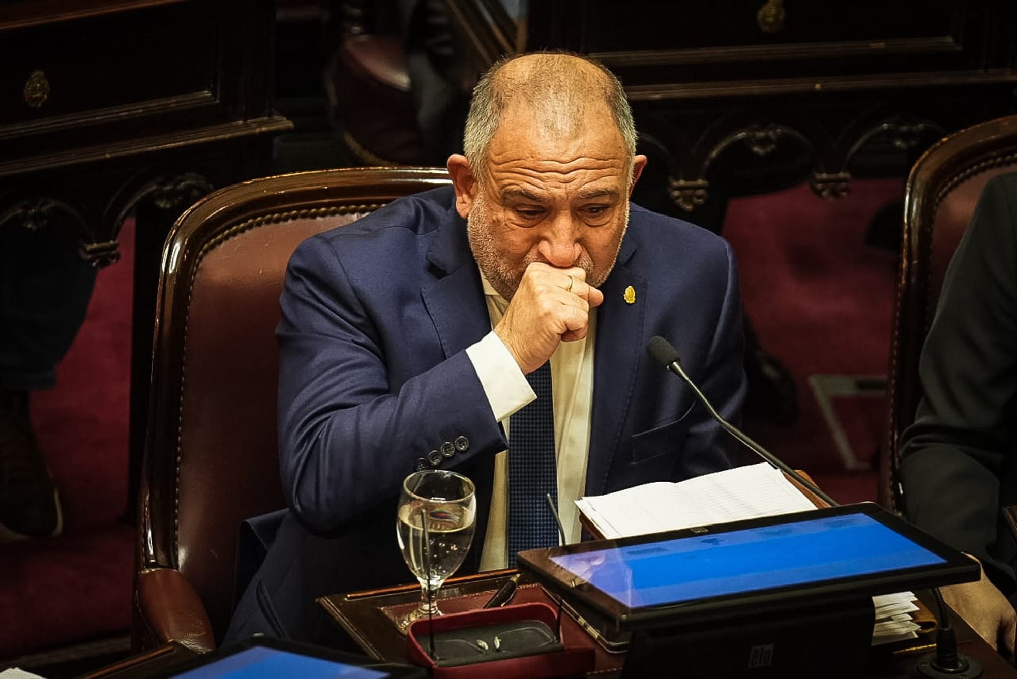 El senador Luis Juez se emocionó durante el debate en el Senado por la emergencia pediátrica, que involucra al hospital Garrahan