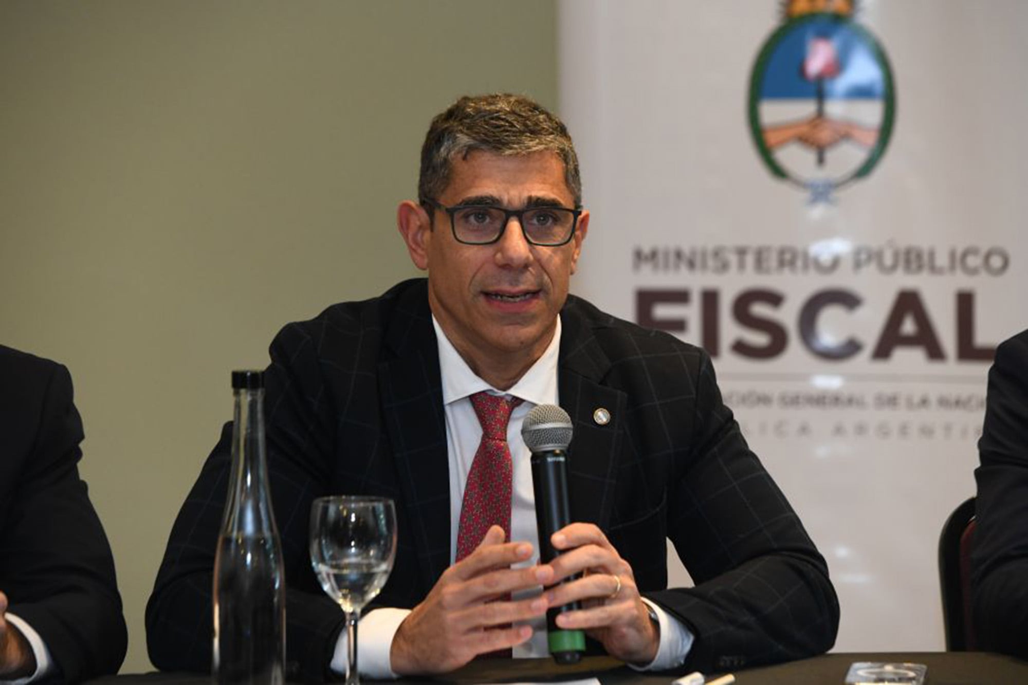 “Voy a cortar cabezas”: la amenaza que expuso a un expolicía que fingía ser juez y llamaba a magistrados para manipular causas