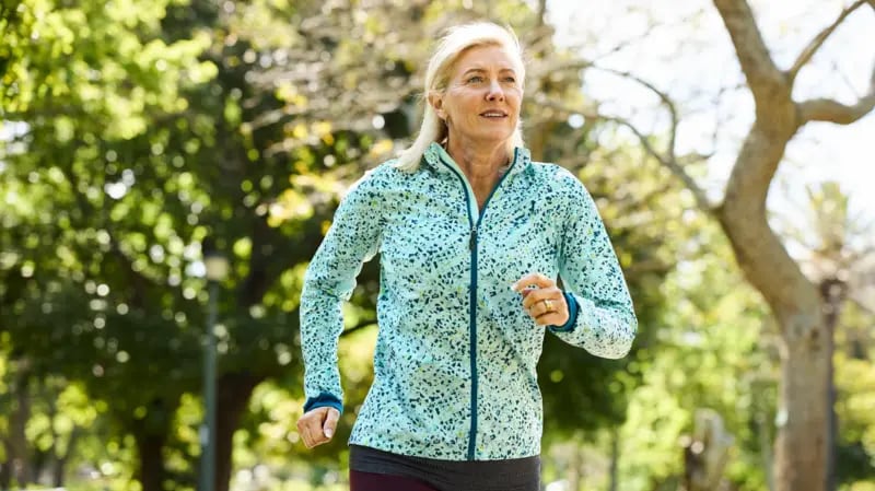 ¿Mañana o tarde? La ciencia revela cuál es el mejor momento para entrenar según tu reloj biológico