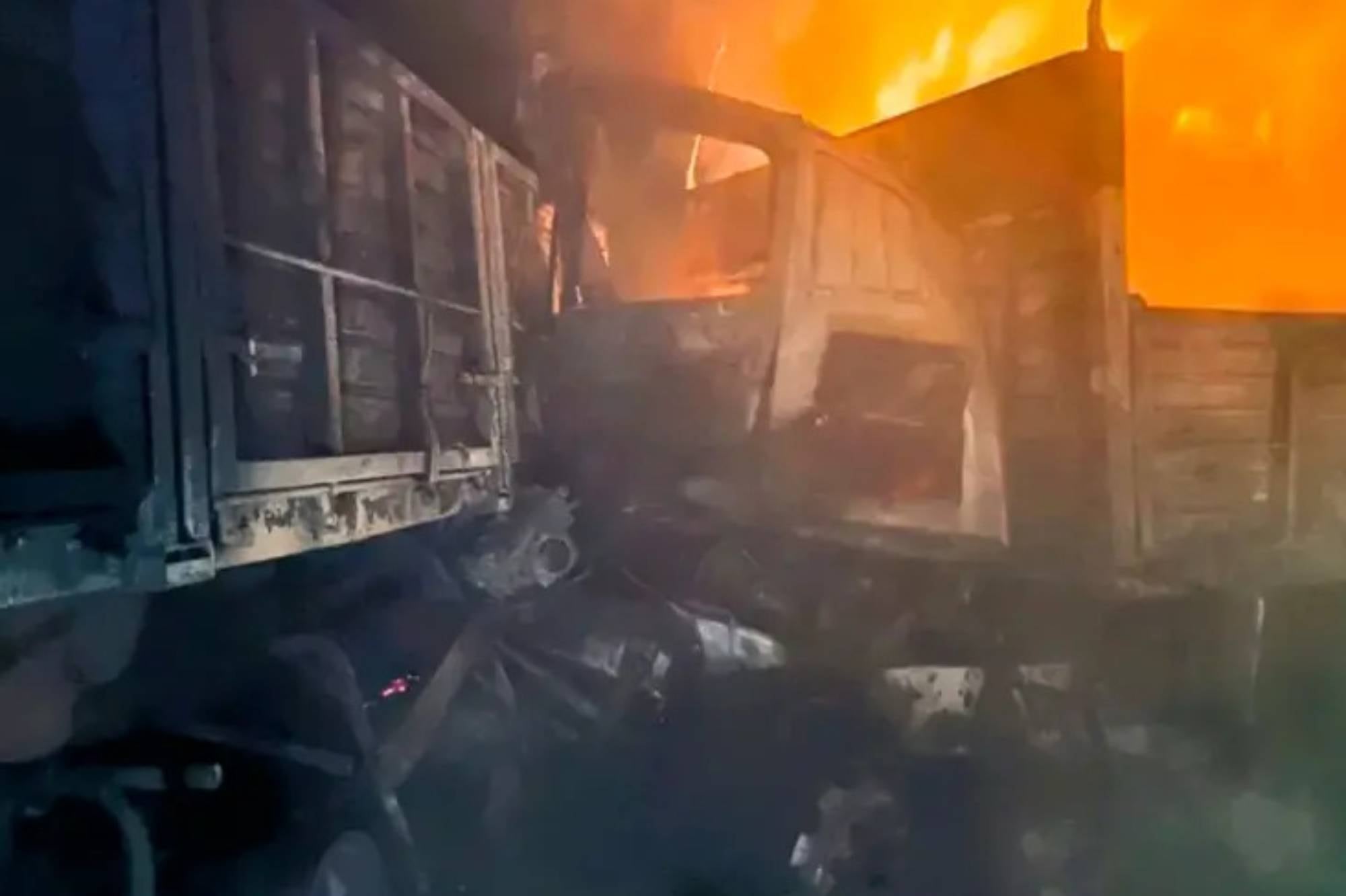 Chocaron dos camiones en la ruta 12 y se prendieron fuego: murió un hombre