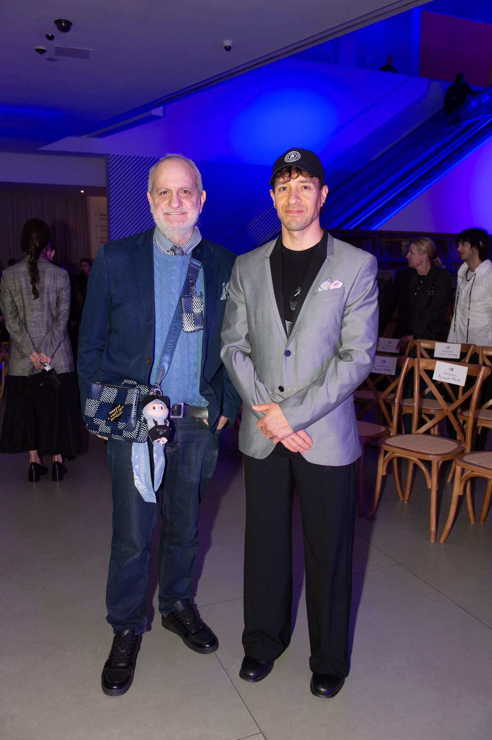 El diseñador Laurencio Adot junto a Damián Romero