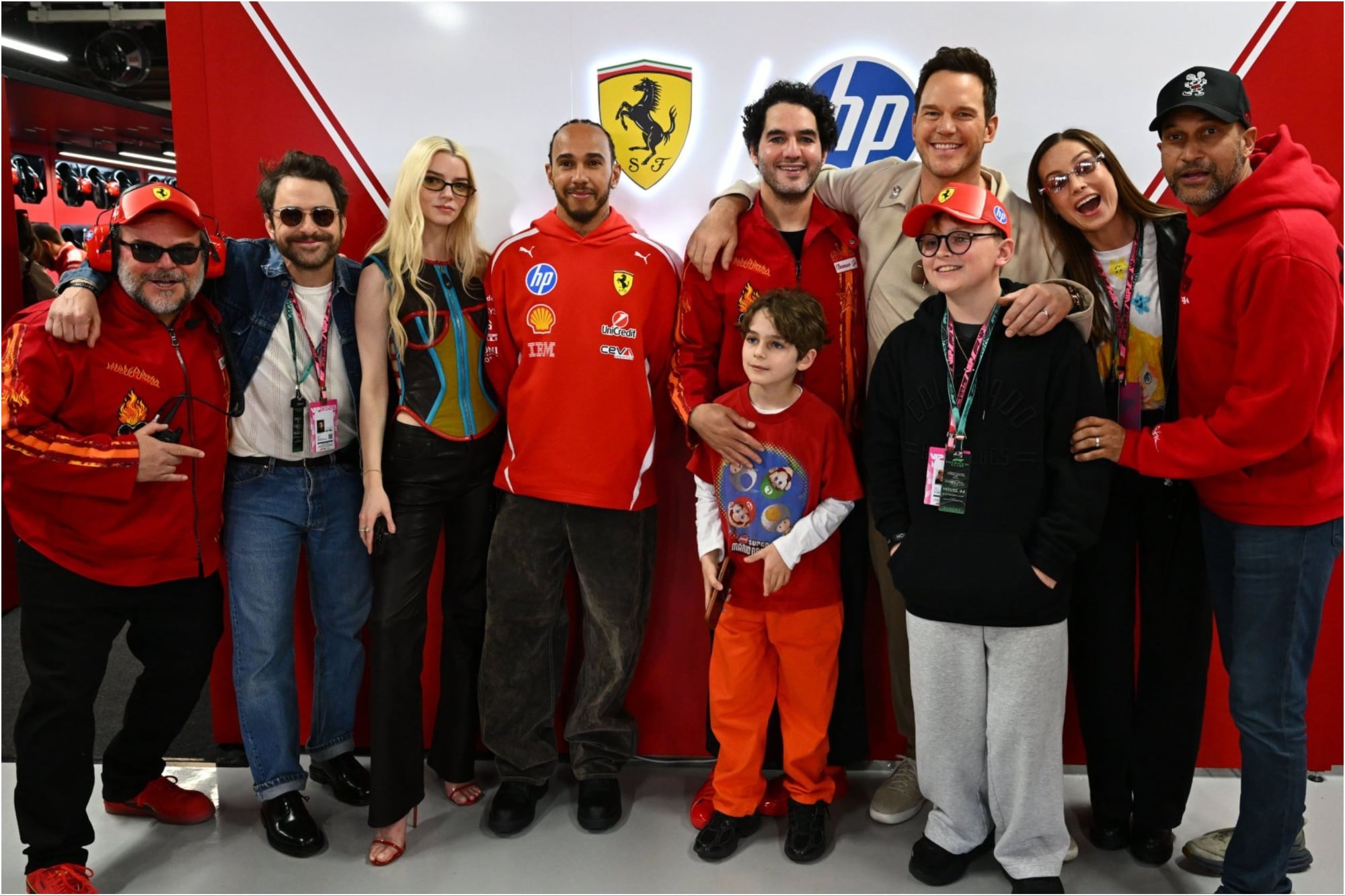 Anya Taylor-Joy, Jack Black, entre otras celebridades, presentes en el Gran Premio de Japón con los pilotos de la escudería Ferrari