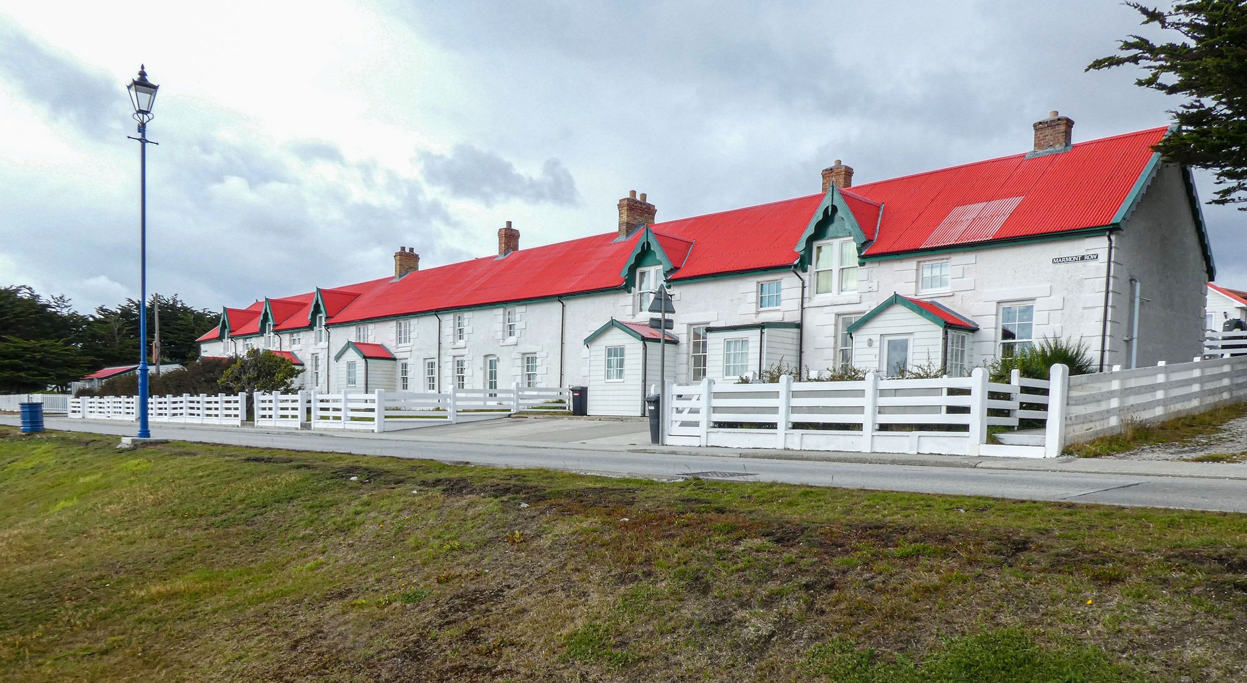 The Falkland Islands Company ofrece servicios de construcción, seguridad, logística y turismo, entre otros