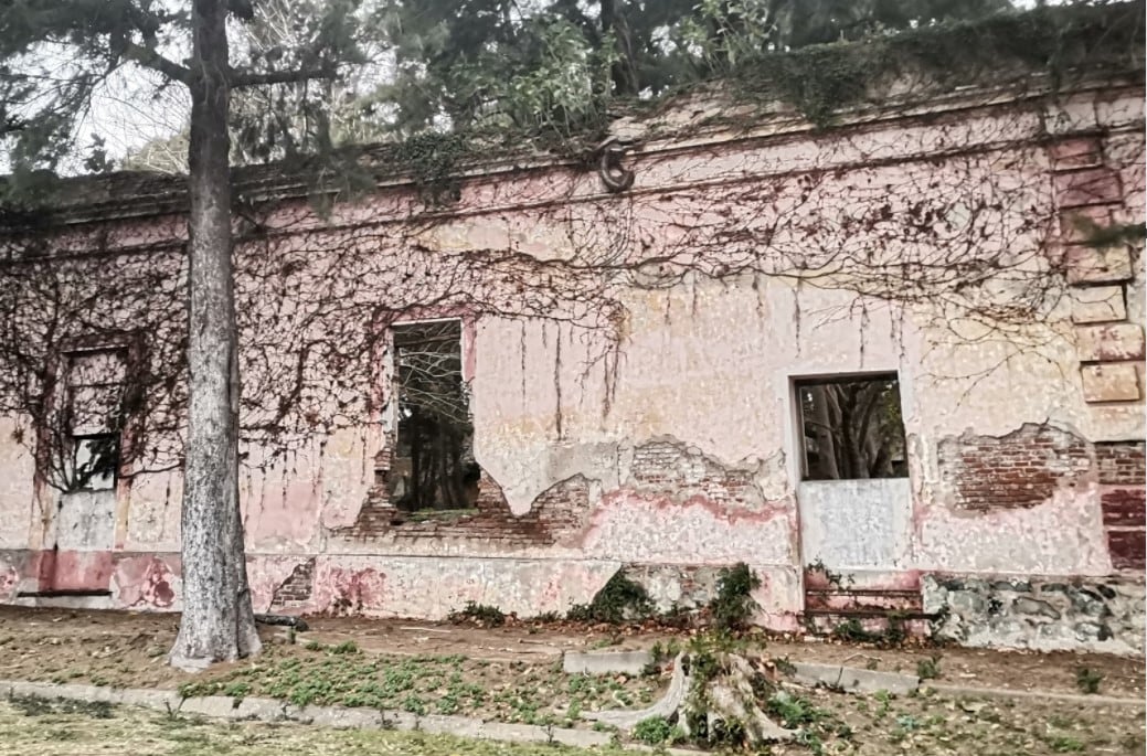 Las paredes de la cárcel, en ruinas