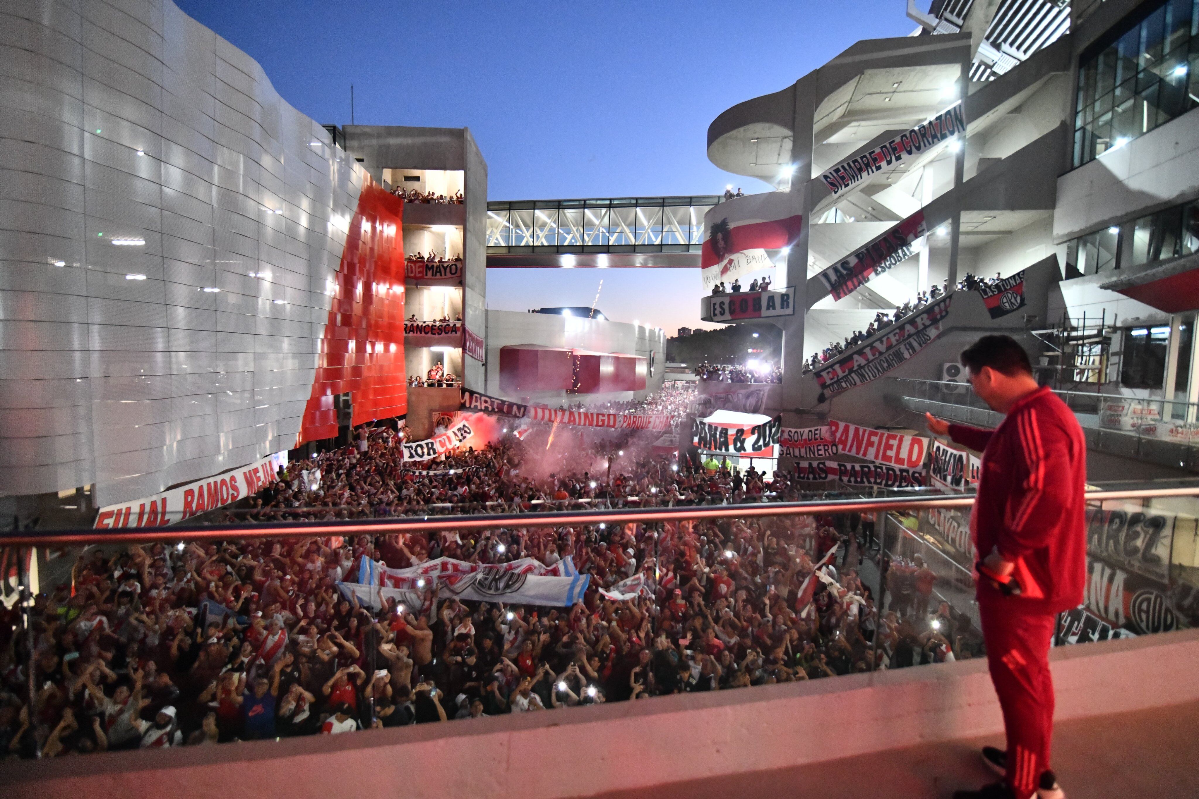 Marcelo Gallardo, en el banderazo de River antes del partido decisivo ante Atlético Mineiro