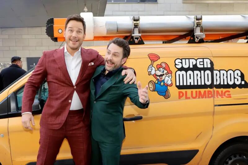 Chris Pratt y Charlie Day asisten a la proyección especial de