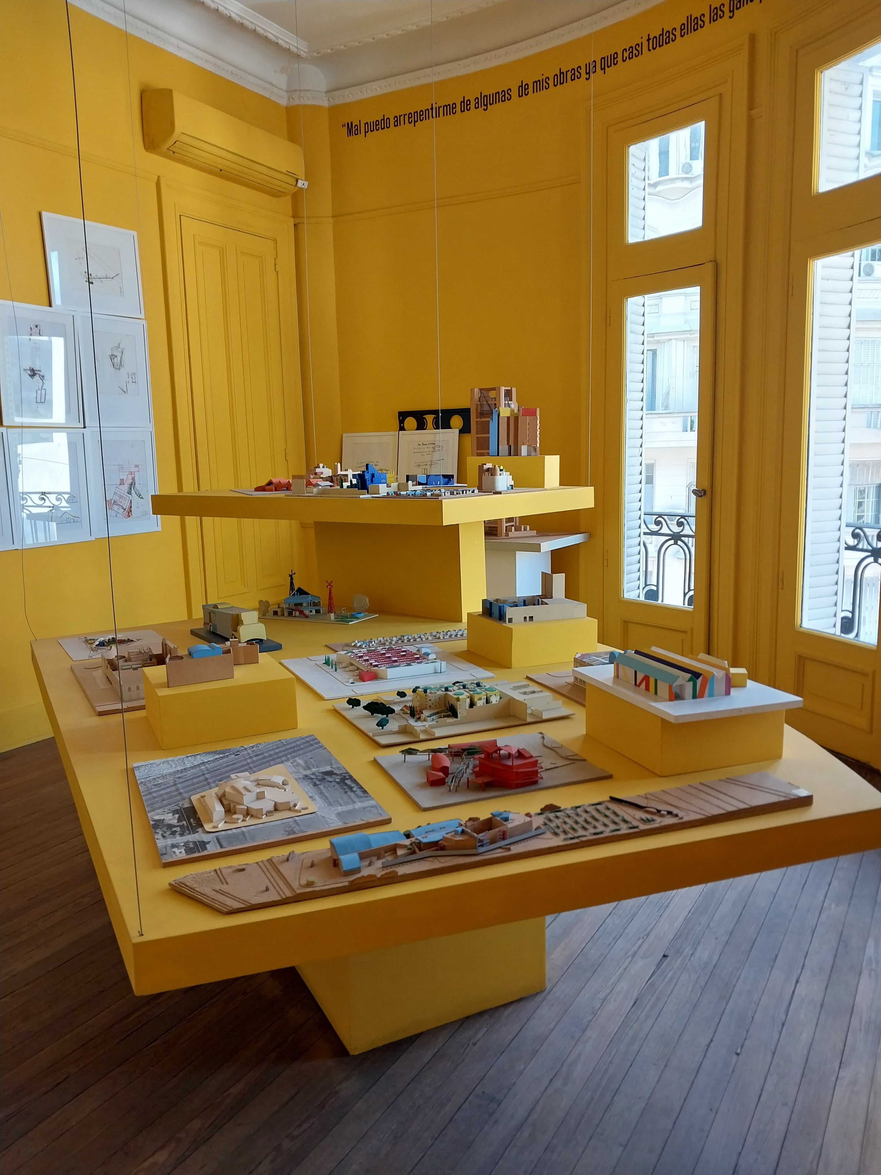 La primera exposición de esta sala estuvo dedicada a los concursos que el estudio perdió.