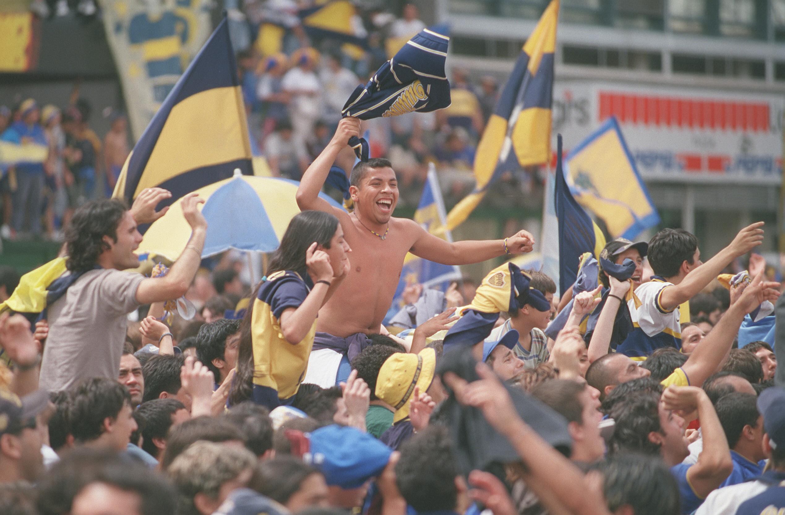 Más festejos de hinchas de Boca en el Obelisco el día de la consagración