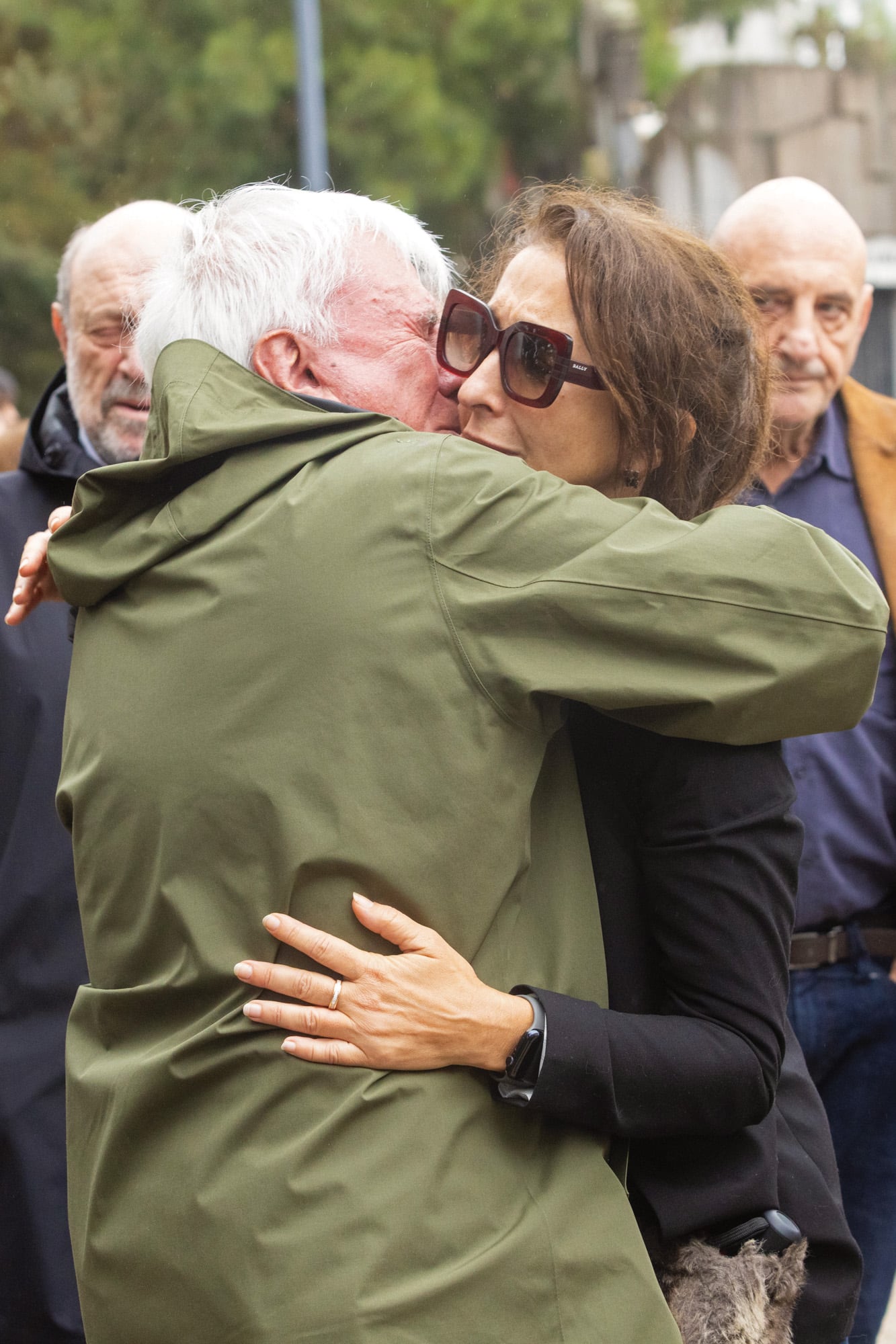 El periodista y conductor Fernando
Bravo, en un conmovedor abrazo con Saula