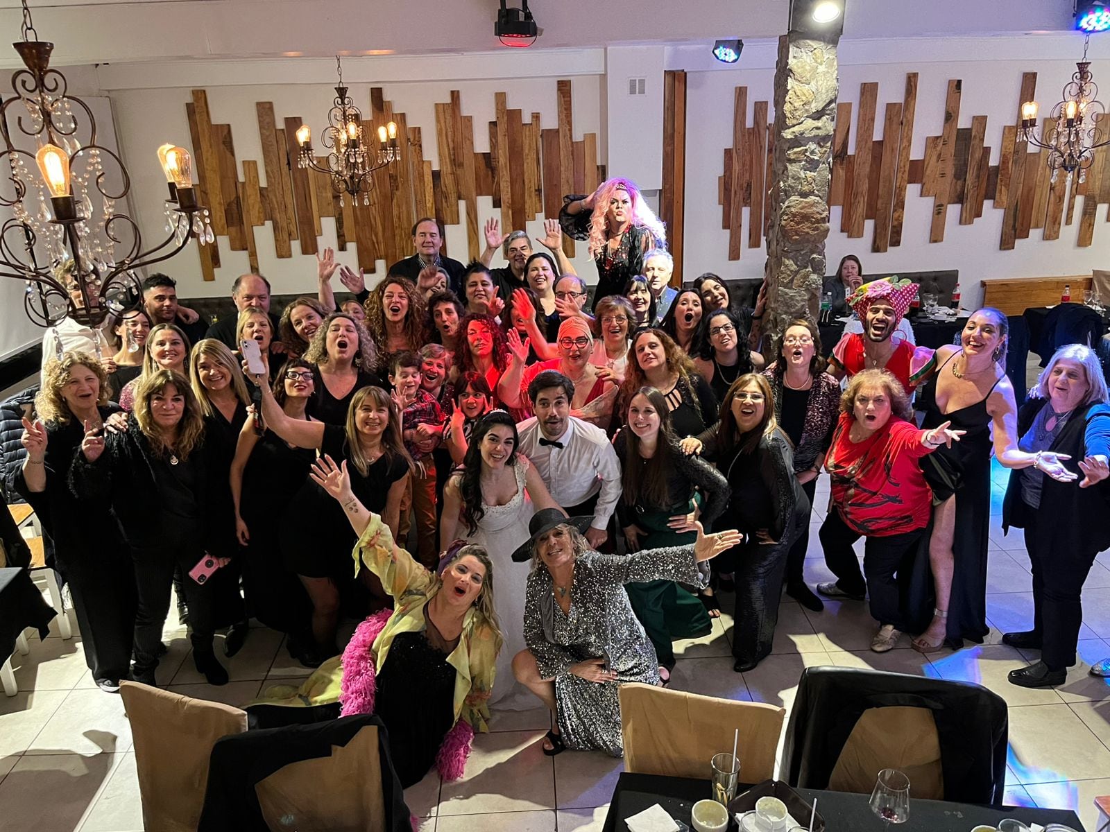 ¿Quién no quiso colarse en un casamiento? Así es la fiesta inmersiva que fusiona ritos, humor, gastronomía y baile