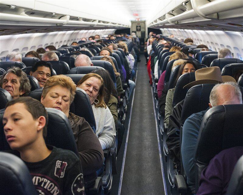 El pasado mayo, una pasajera de 46 años fue arrestada en Estados Unidos tras agredir físicamente a un niño durante un vuelo de la aerolínea Allegiant