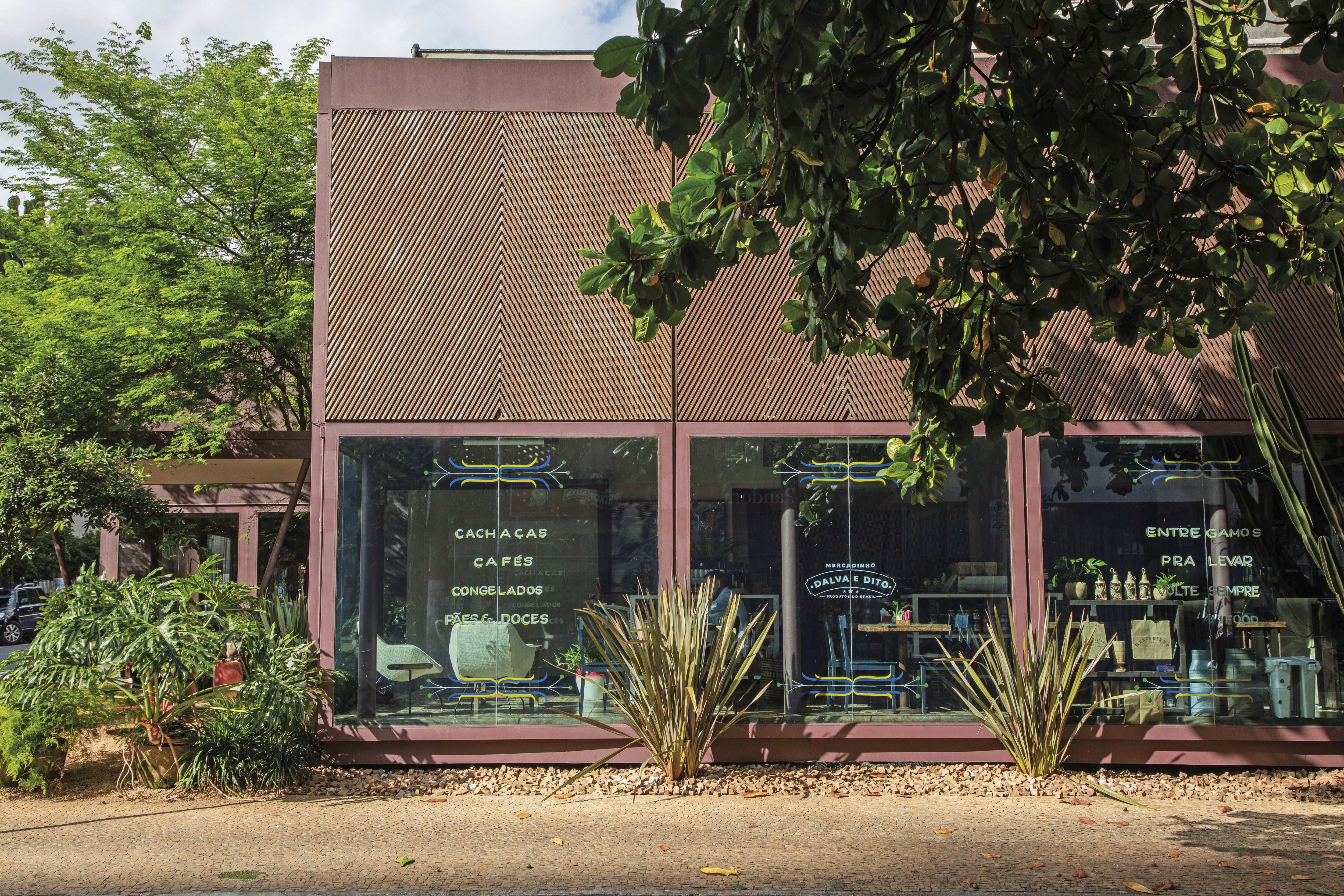 El salón de Jardins tiene amplios ventanales