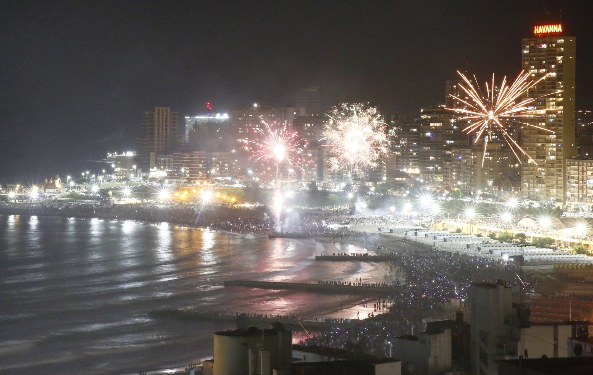 Festejos en las playas de Mar del Plata