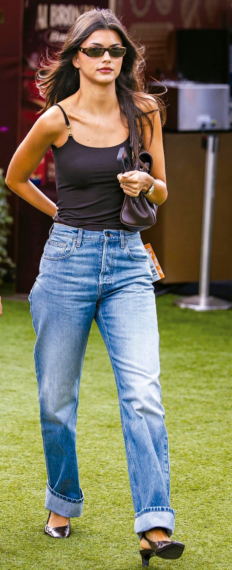 Con jeans y tacos, la top model portuguesa Francisca
“Kika” Cerqueira Gomes acompañó a su novio desde
hace tres años, el piloto de Alpine Pierre Gasly. Forman
una de las parejas más cool de Fórmula 1