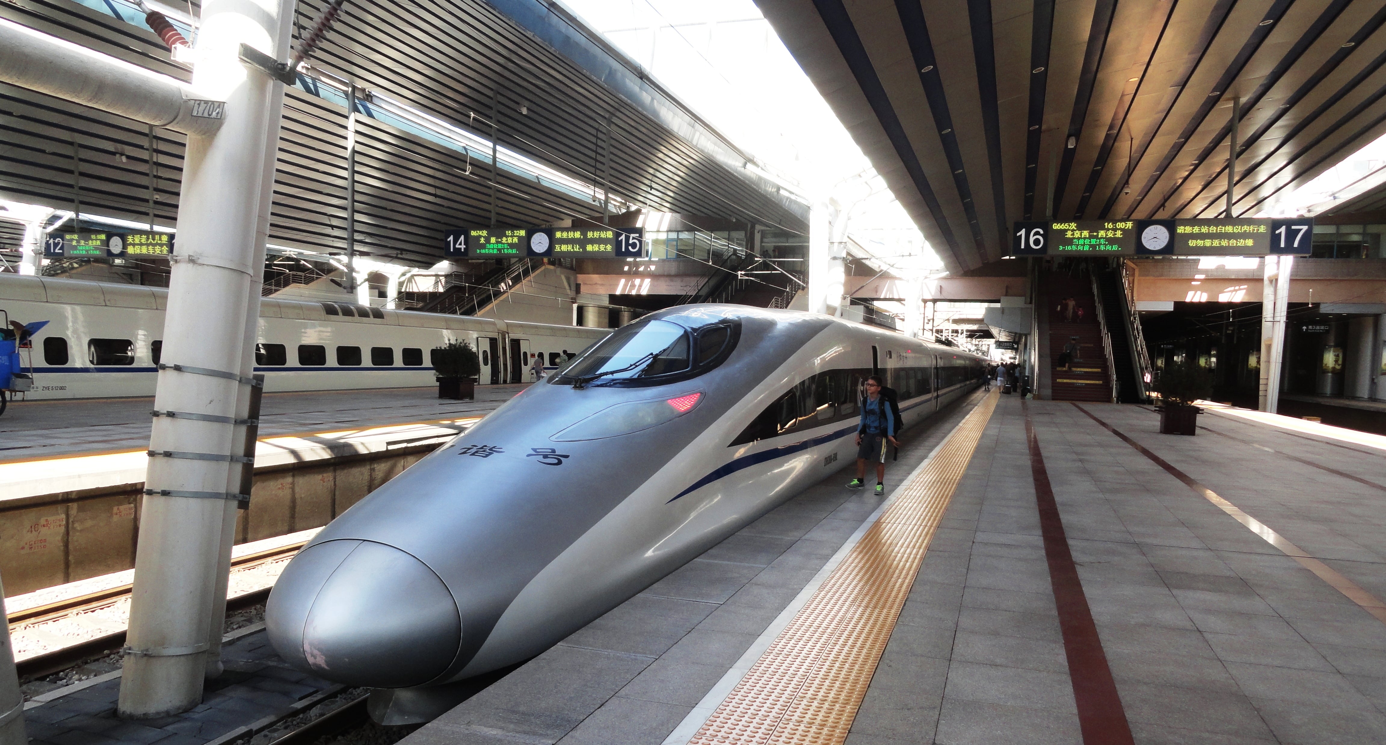 El tren de alta velocidad en la estación de Pekín