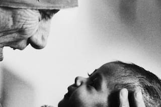 Madre Teresa: “Ayudar hace bien al corazón”