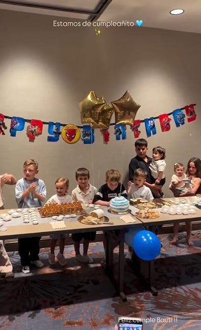 Bautista, el hijo menor de Rodrigo De Paul, celebró su cumpleaños número 5 con los familiares de varios de los jugadores (Foto: Instagram @rocioesposito)