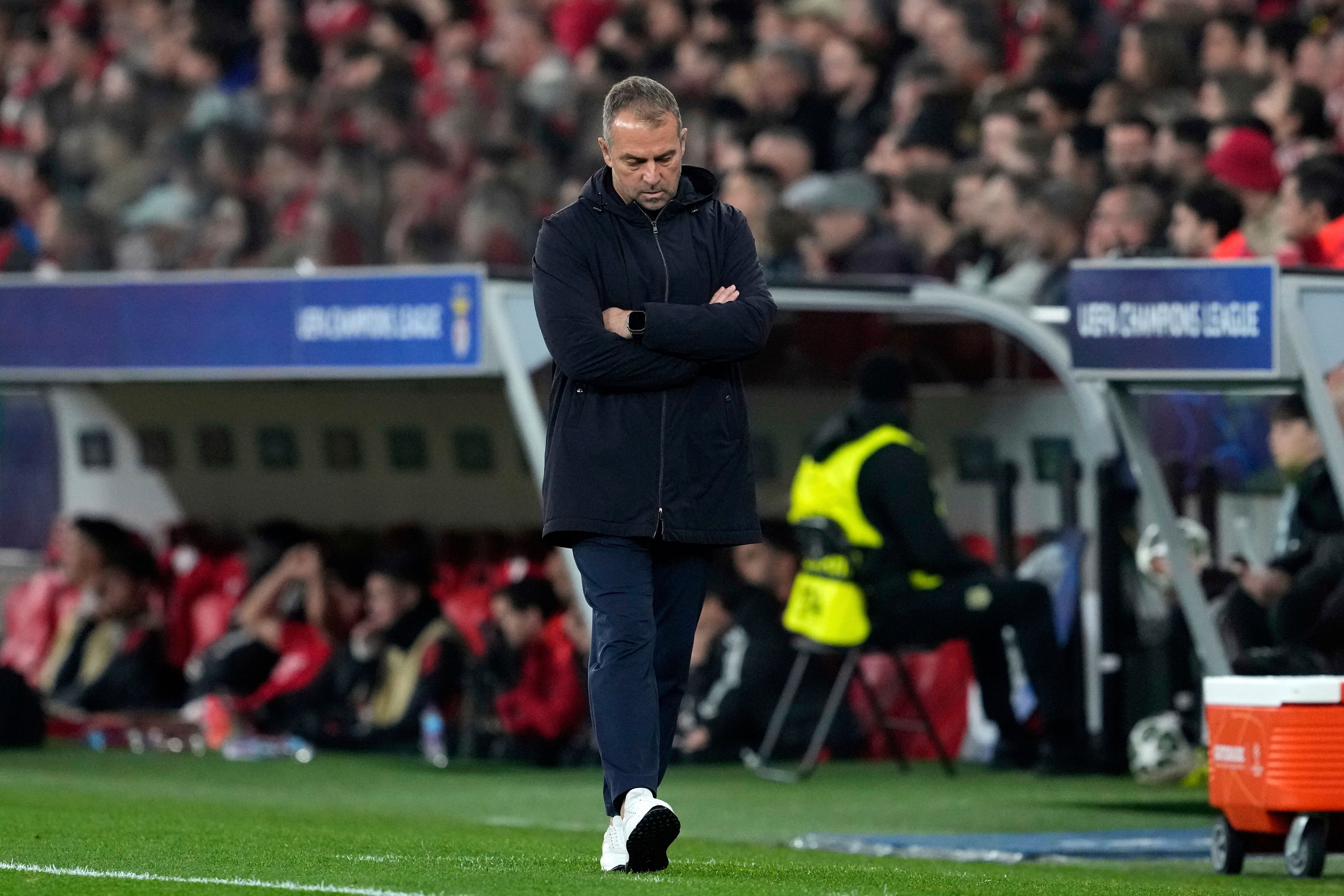 El técnico del Barcelona Hansi Flick durante el partido contra Benfica por los octavos de final de la Champions League, el miércoles 5 de marzo, en Lisboa