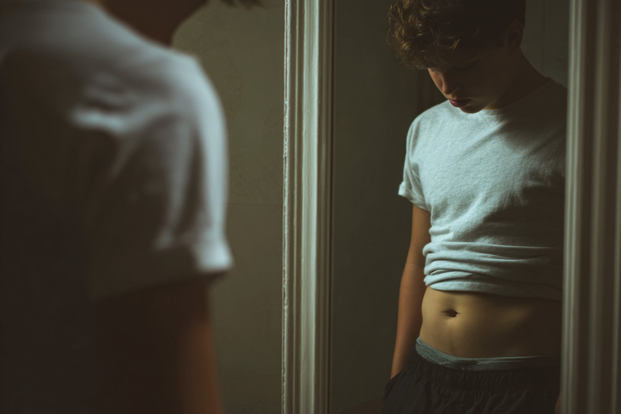Los trastornos de la alimentación en jóvenes se dan tanto en hombres como en mujeres, aunque algunas veces se expresa de distinto modo