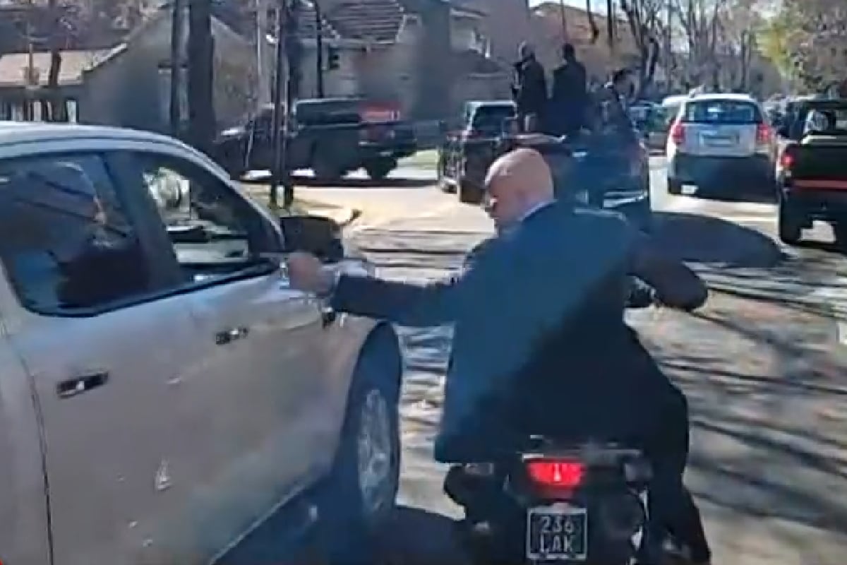 Espert fue evacuado de la caravana de Milei en moto