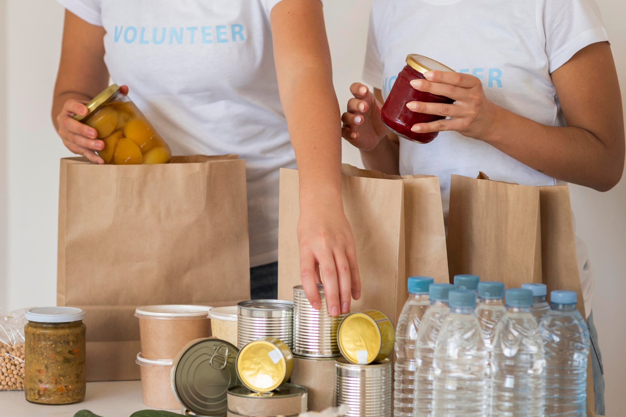 Iglesias, organizaciones sociales y centros comunitarios sostienen la distribución sin costo