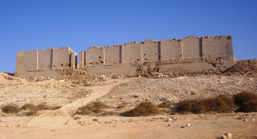 Ruinas de Taposiris Magna que no llegaron a hundirse, edificados años previos al reinado de Cleopatra y sitio que custodiaría el féretro de la faraona