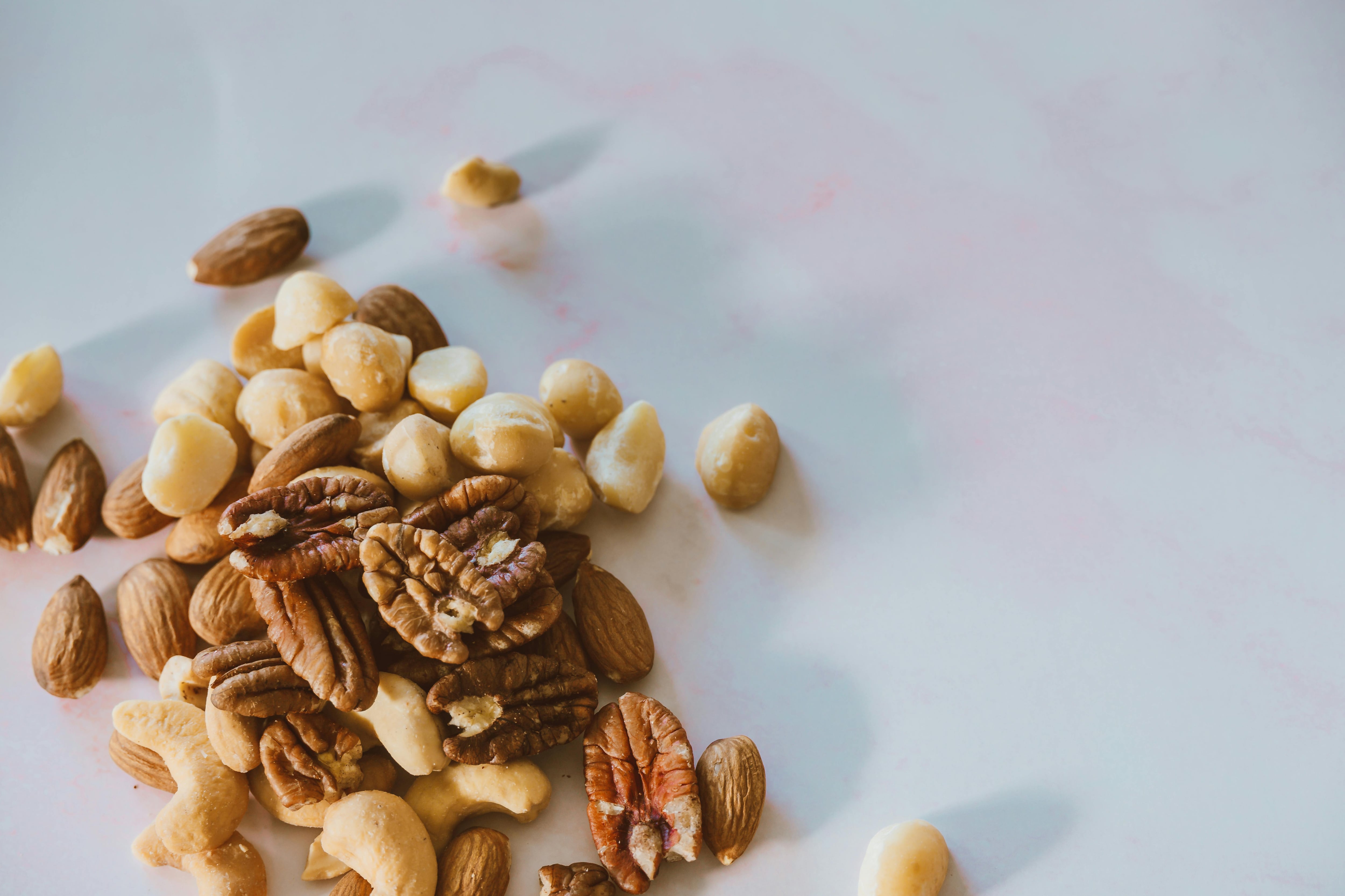 Los frutos secos contienen antioxidantes, vitamina E y grasas saludables que protegen contra el deterioro cognitivo