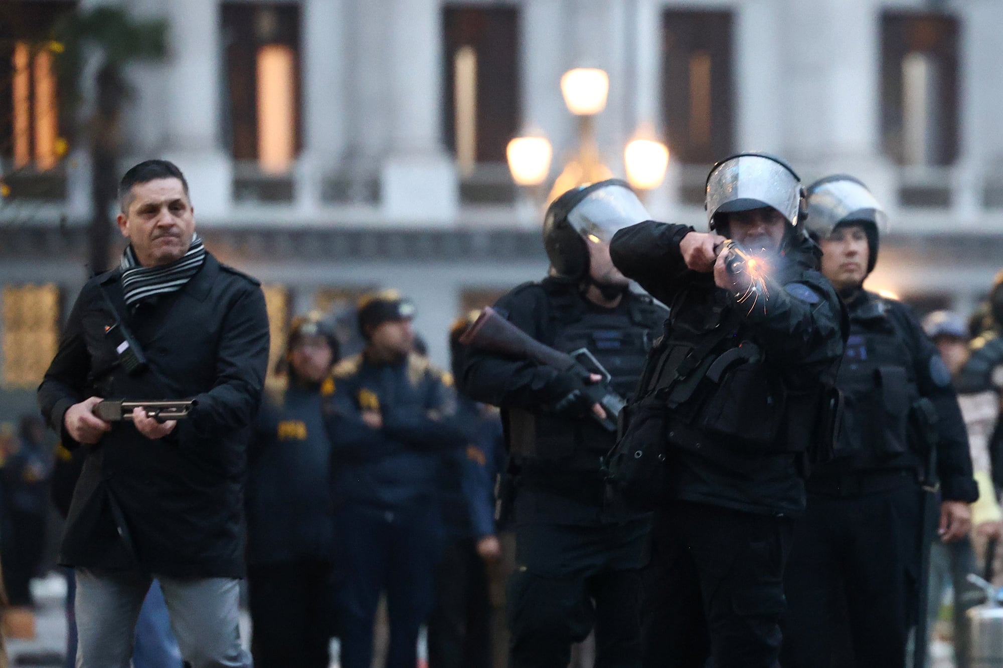 El Gobierno defiende la intervención de un policía de civil en la manifestación frente al Congreso