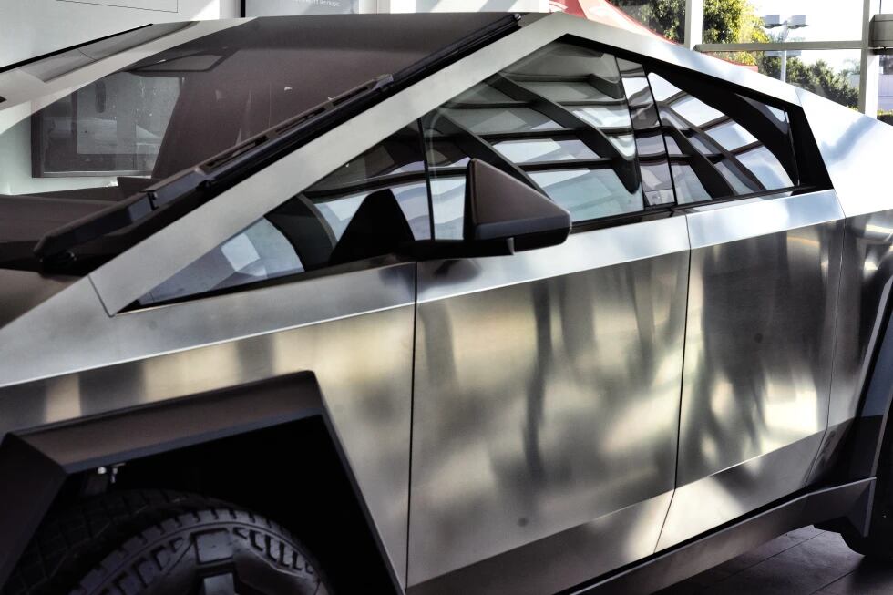 Un cibercamión de Tesla en Buena Park, California, el 3 de diciembre del 2023.