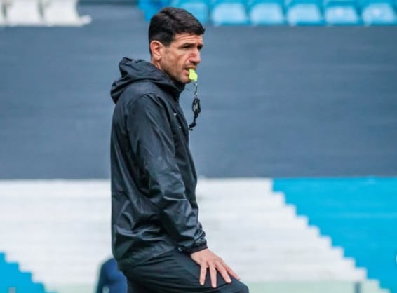 Chirola Romero quedó interinamente al frente de Racing tras la salida de Vojvoda y diseña el equipo que jugará contra Independiente