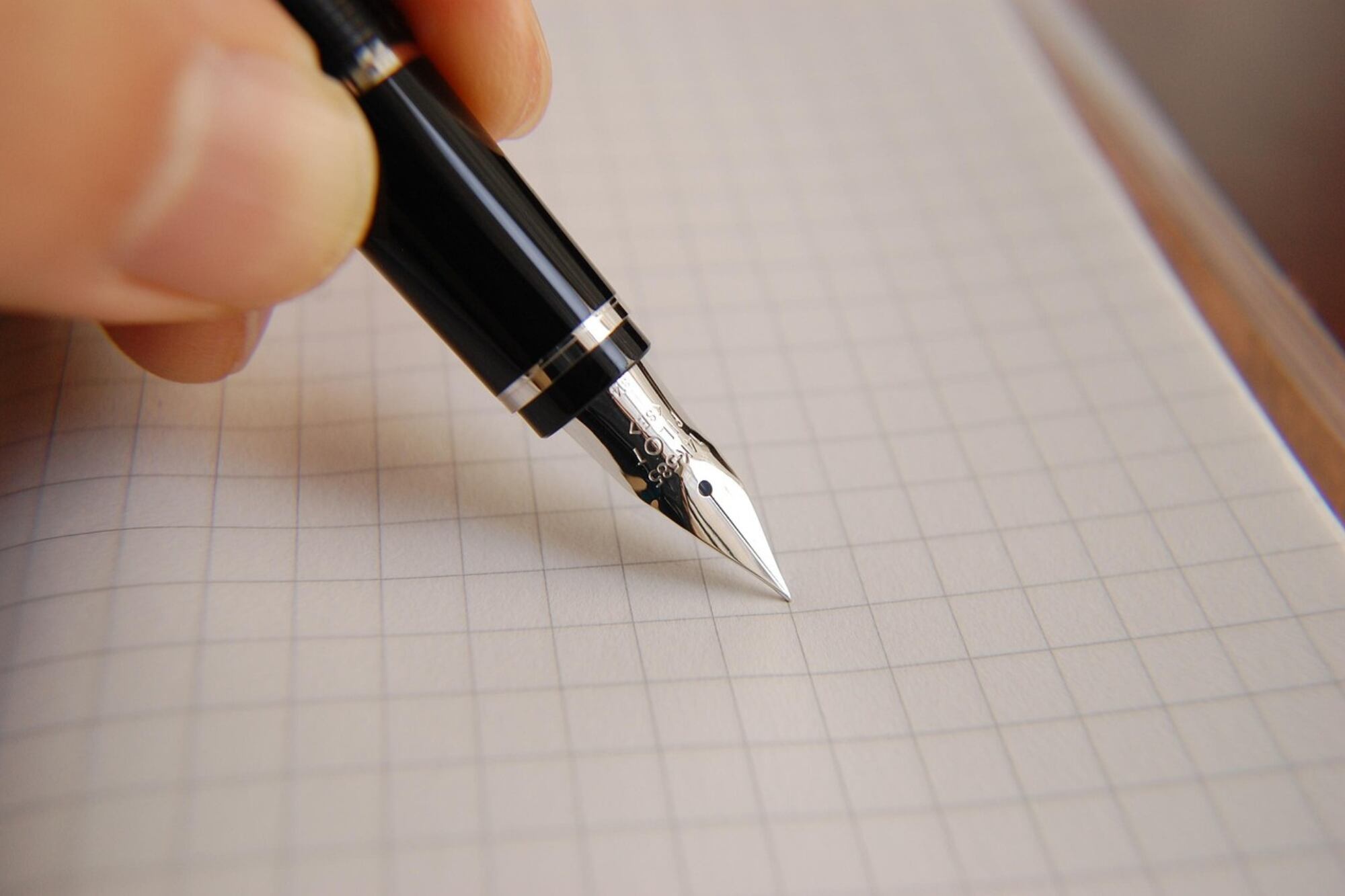 La grafología es el estudio de la escritura manuscrita con el objetivo de analizar rasgos de la personalidad, emociones, actitudes y estados mentales de una persona a partir de cómo escribe (Foto ilustrativa: PIXABAY)