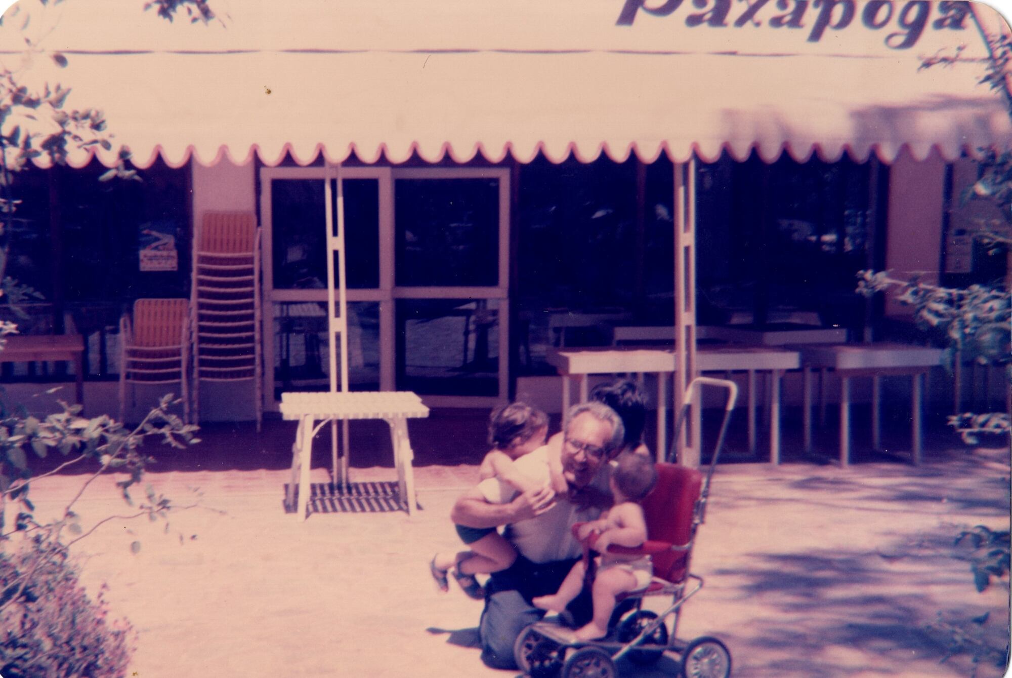 En sus inicios, una foto familiar de Paxapoga