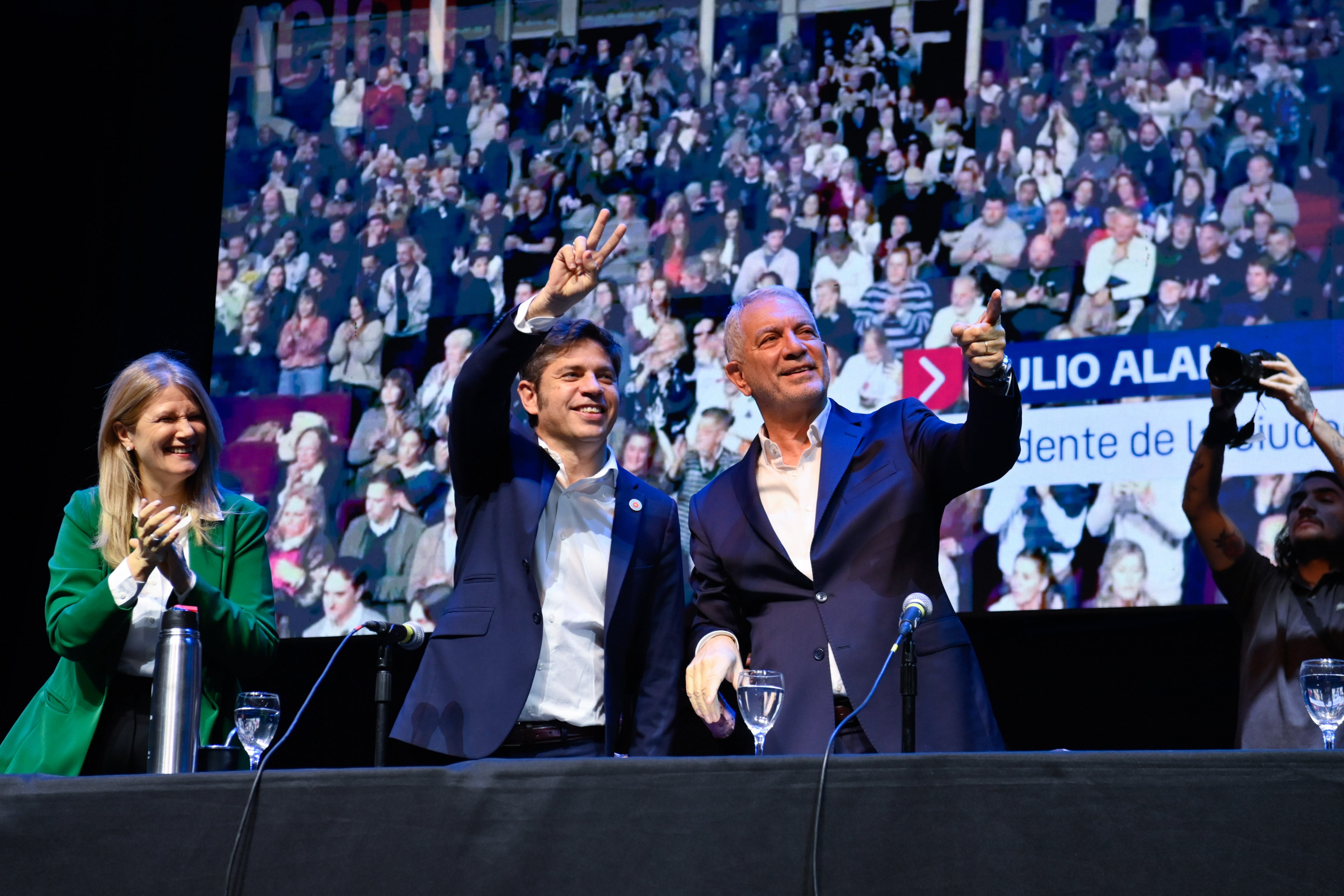 Axel Kicillof busca impulsar un sucesor de su riñón frente a la amenaza del kirchnerismo 7 Axel Kicillof, Julio Alak y Verónica Magario