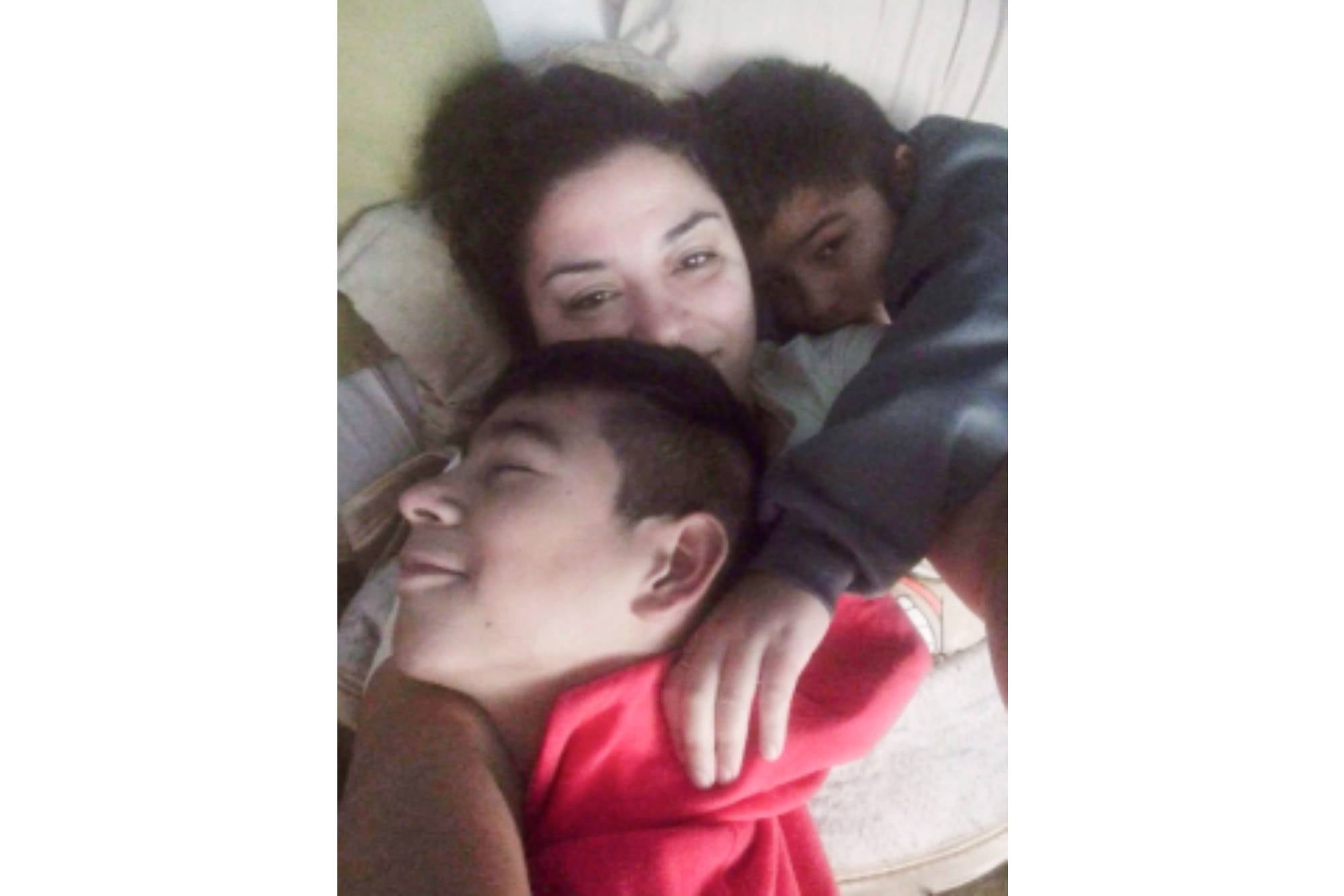 Los más chiquitos, Eli y Joaquín, con Marisela cuando hacía poco habían formado una familia