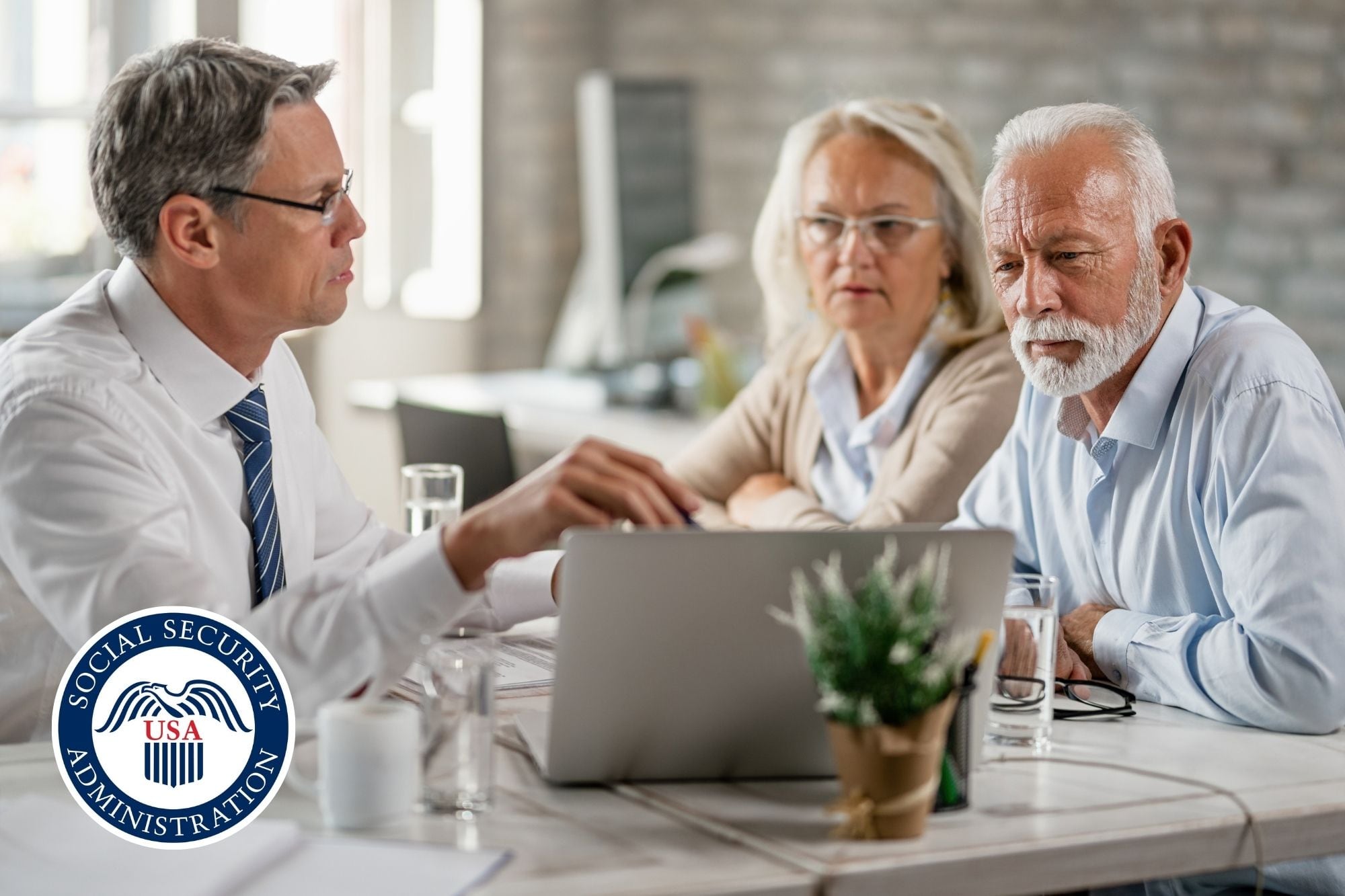 El consejo que los jubilados en EE.UU. piensan evitar, aunque esto signifique recibir menos dinero del Seguro Social