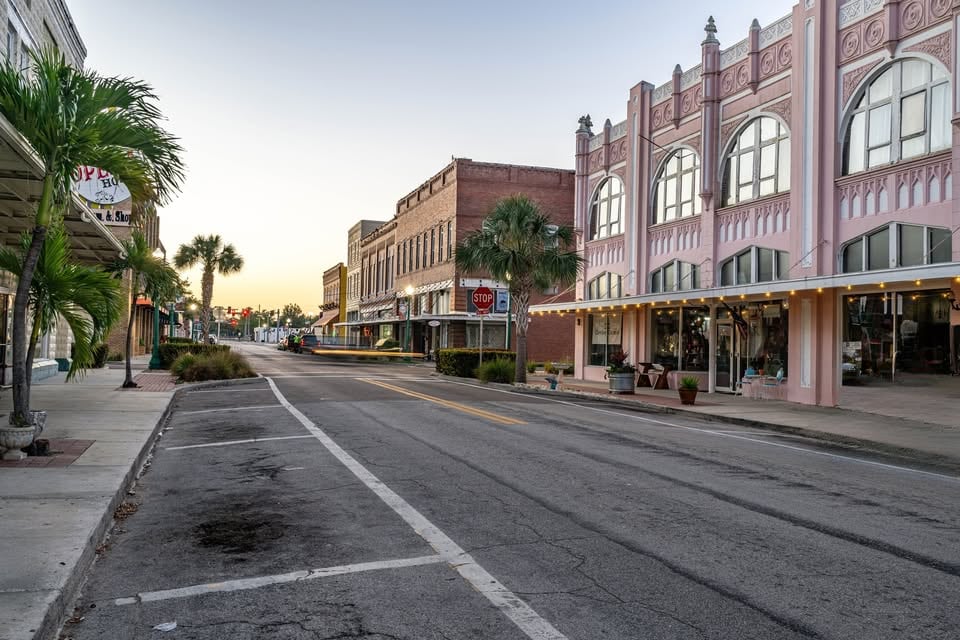 El centro de Arcadia alberga edificios históricos y tiendas de antigüedades (Facebook/Arcadia Main Street)